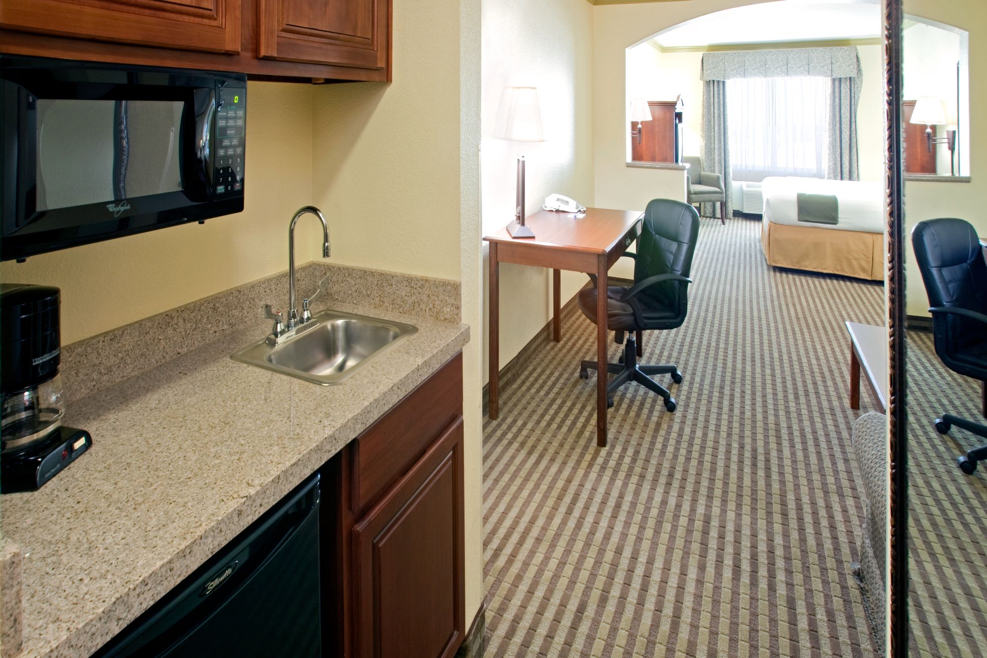 Holiday Inn Express & Suites Lake Worth Northwest Loop 820