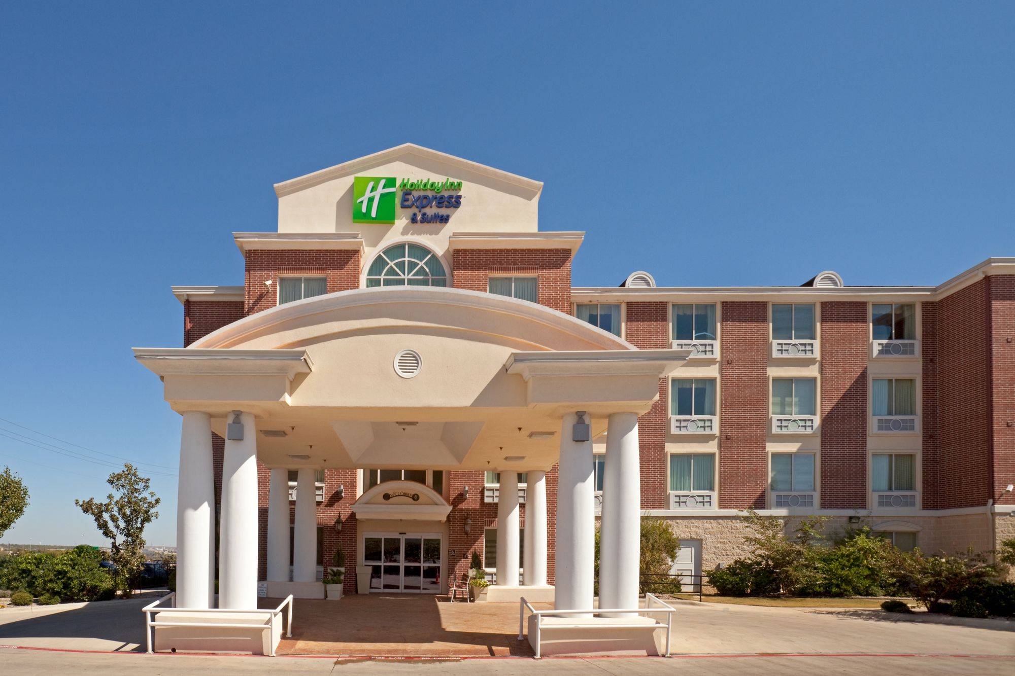 Holiday Inn Express & Suites Lake Worth Northwest Loop 820