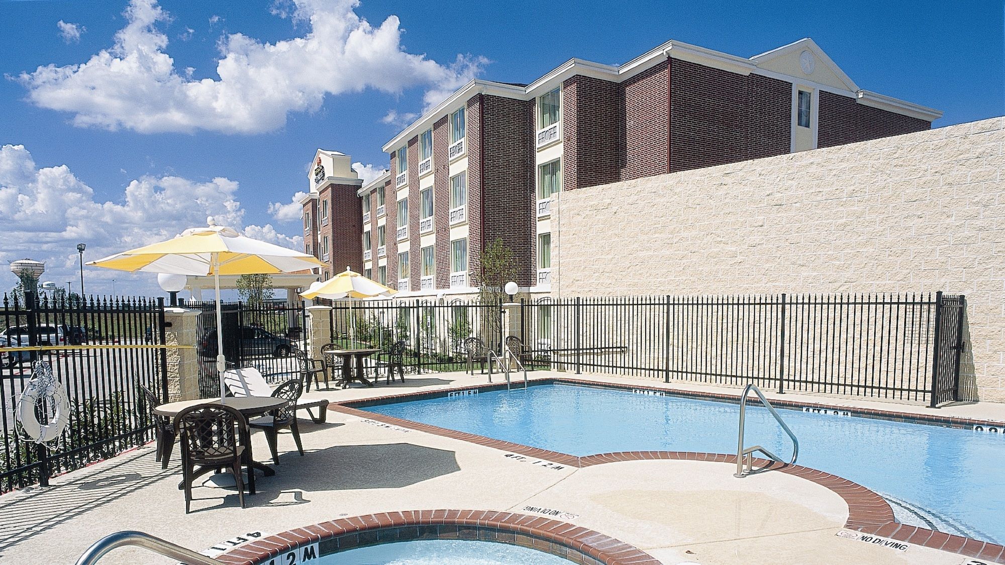 Holiday Inn Express & Suites Lake Worth Northwest Loop 820