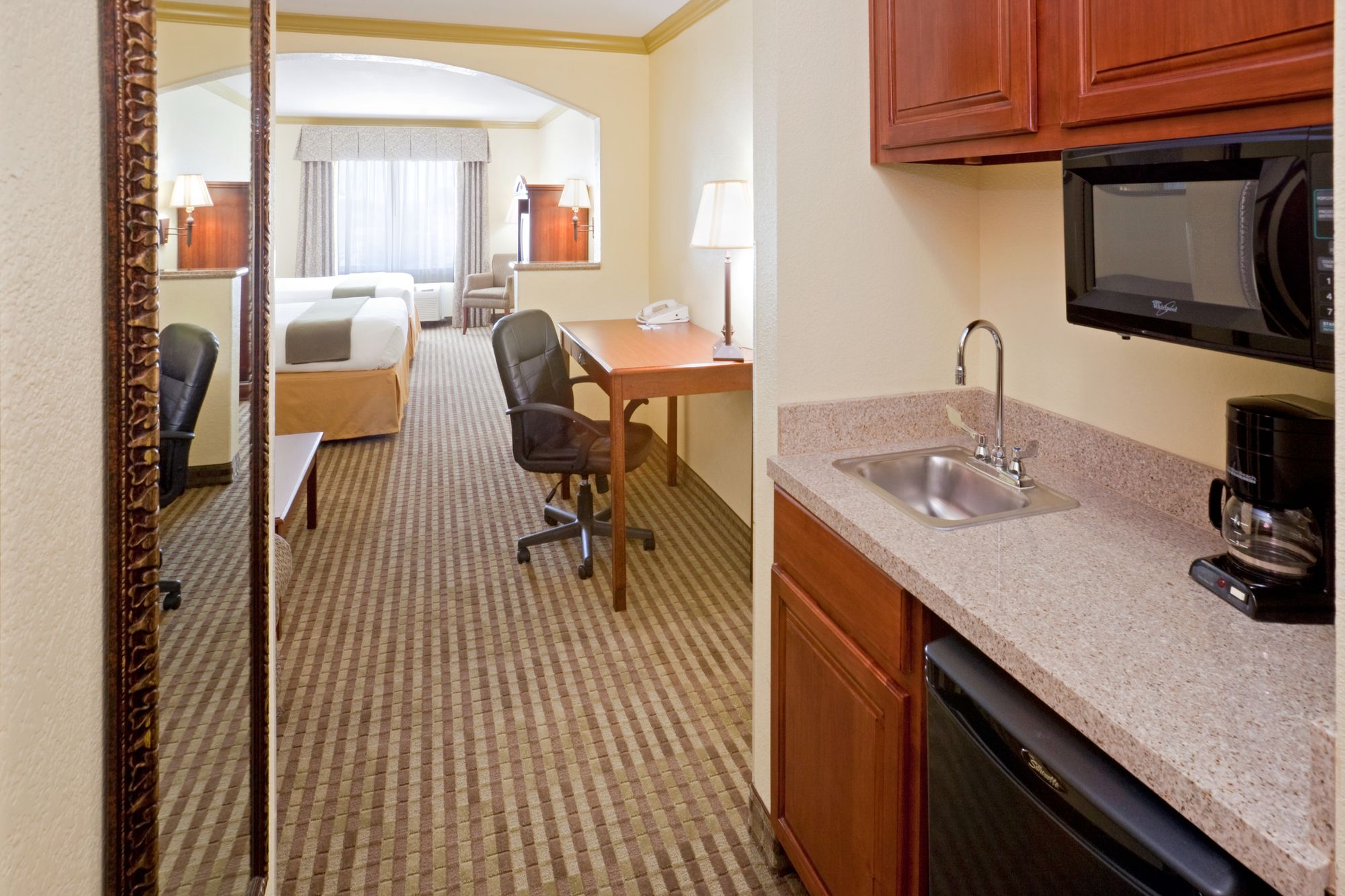Holiday Inn Express & Suites Lake Worth Northwest Loop 820