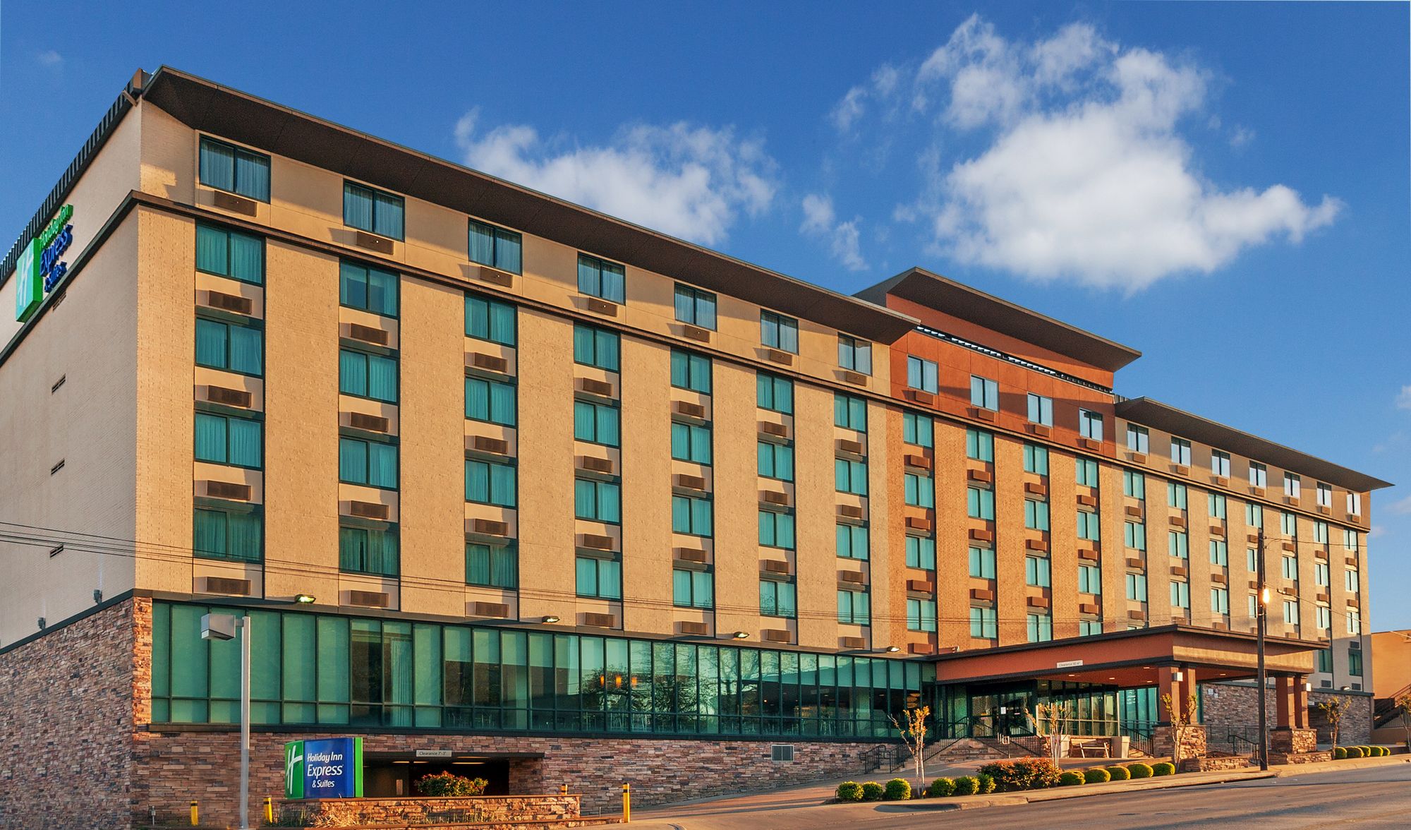 Holiday Inn Express & Suites Fort Worth Downtown