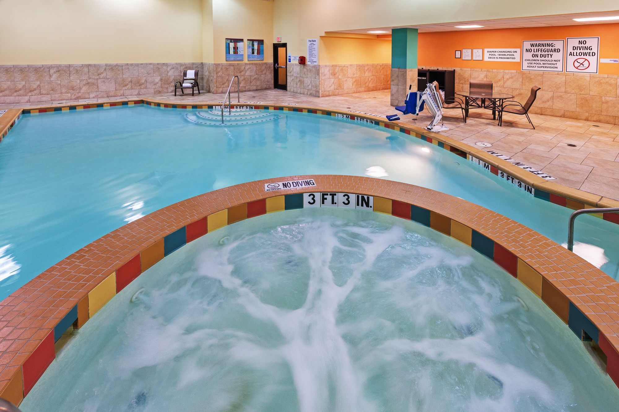 Holiday Inn Express & Suites Fort Worth Downtown