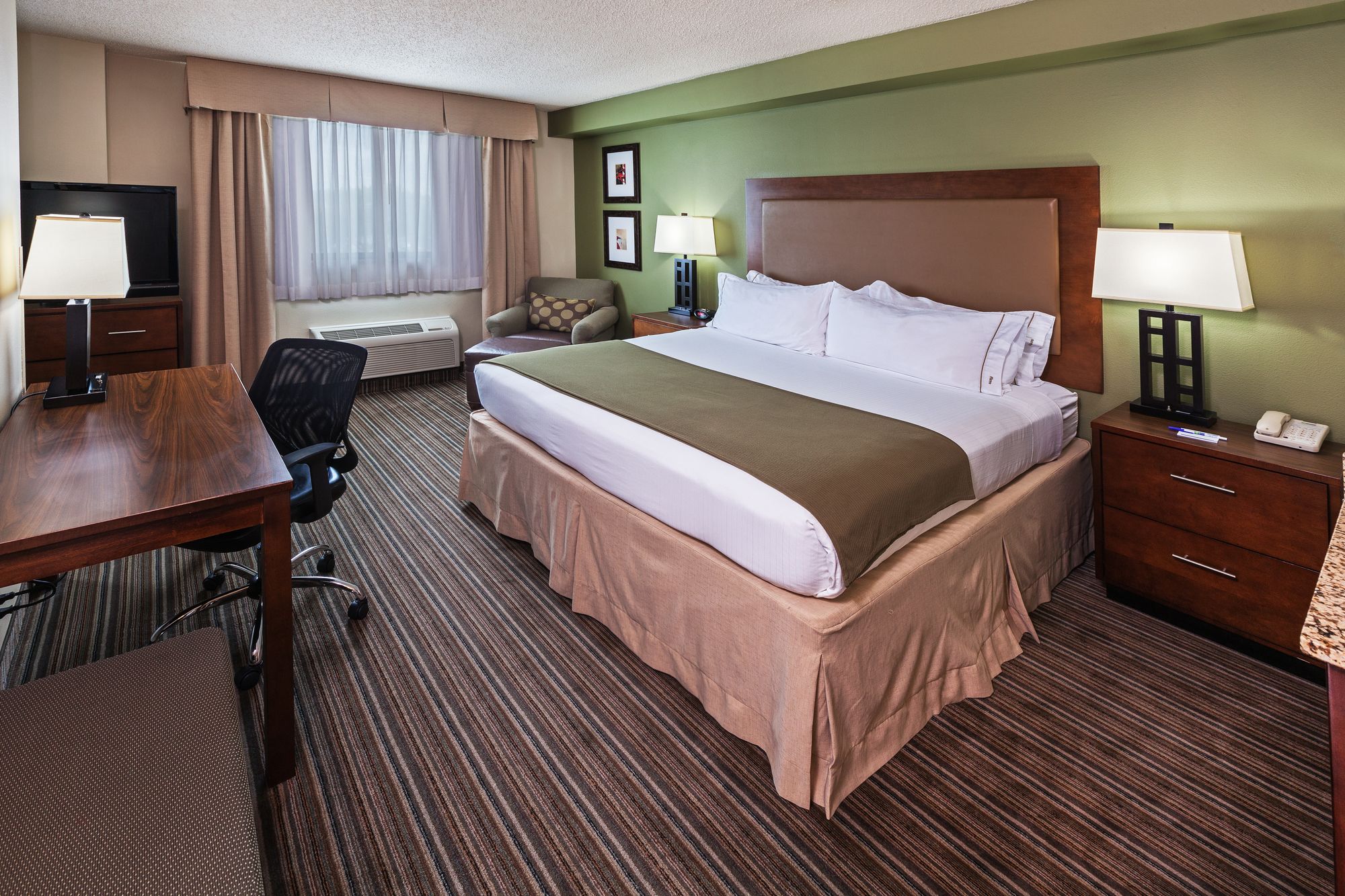 Holiday Inn Express & Suites Fort Worth Downtown