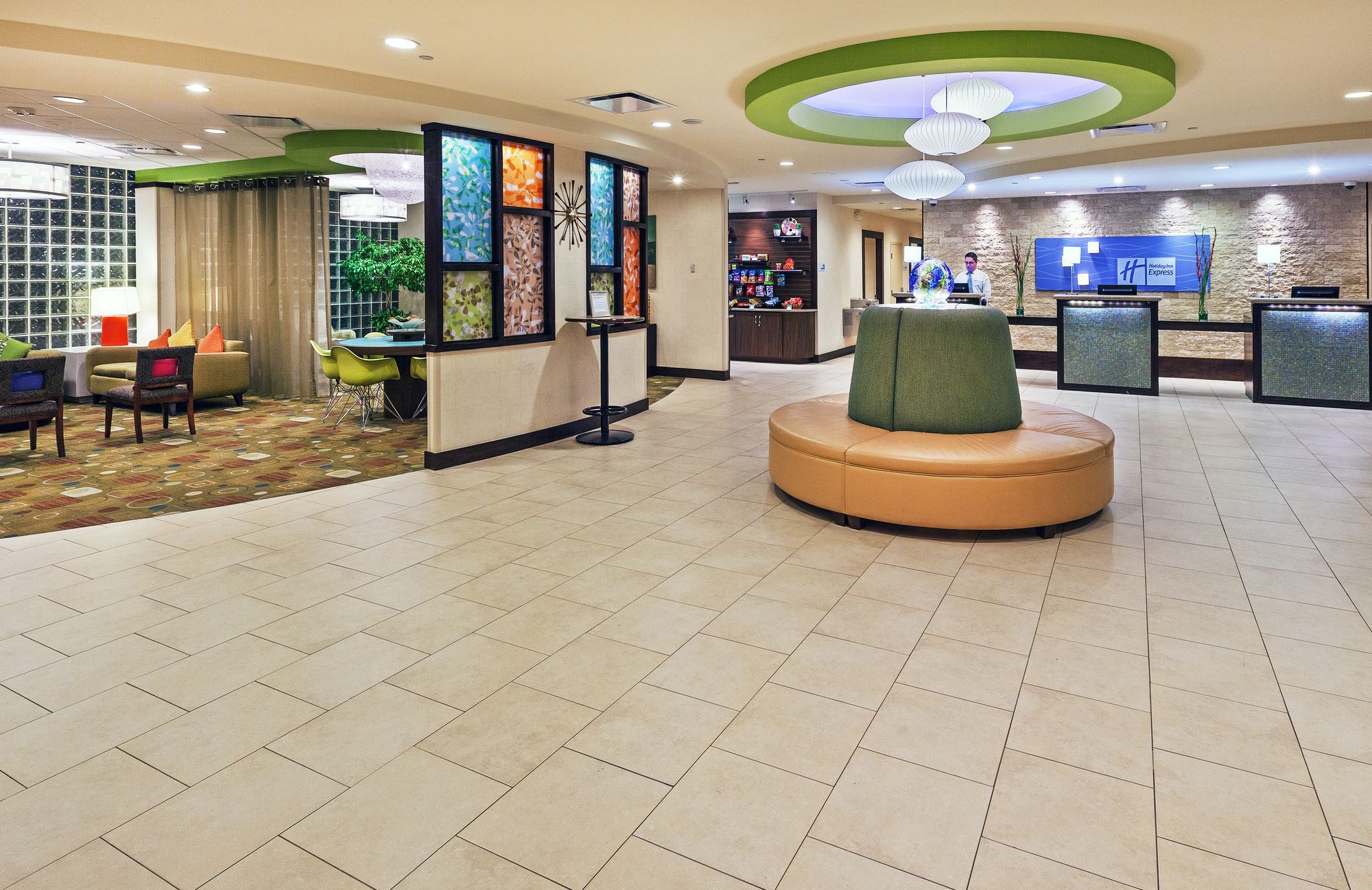 Holiday Inn Express & Suites Fort Worth Downtown
