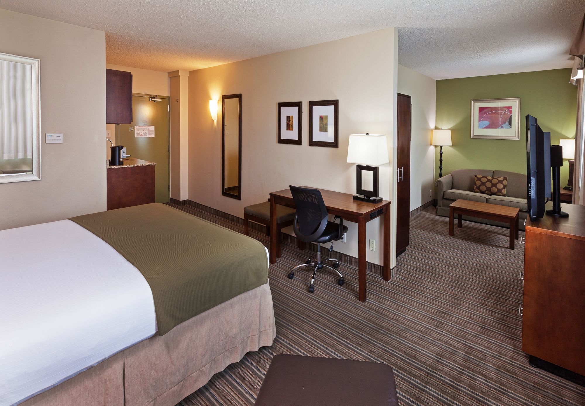 Holiday Inn Express & Suites Fort Worth Downtown