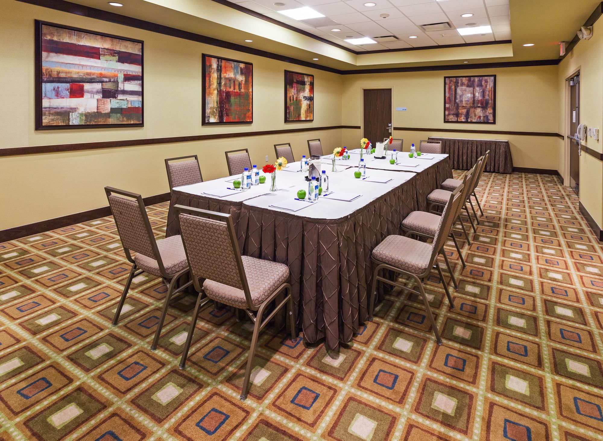 Holiday Inn Express & Suites Fort Worth Downtown
