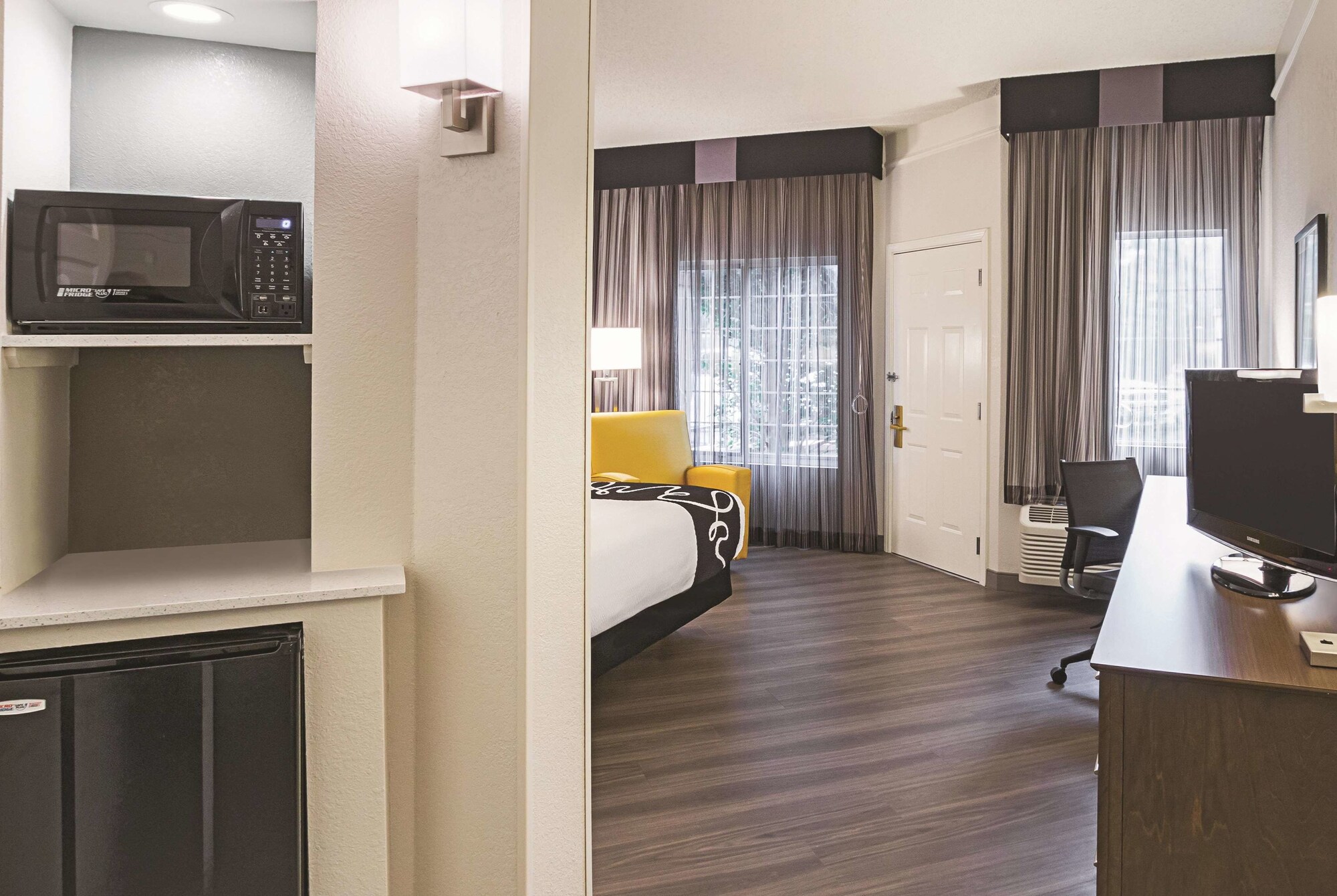 La Quinta Inn & Suites by Wyndham Fort Worth North