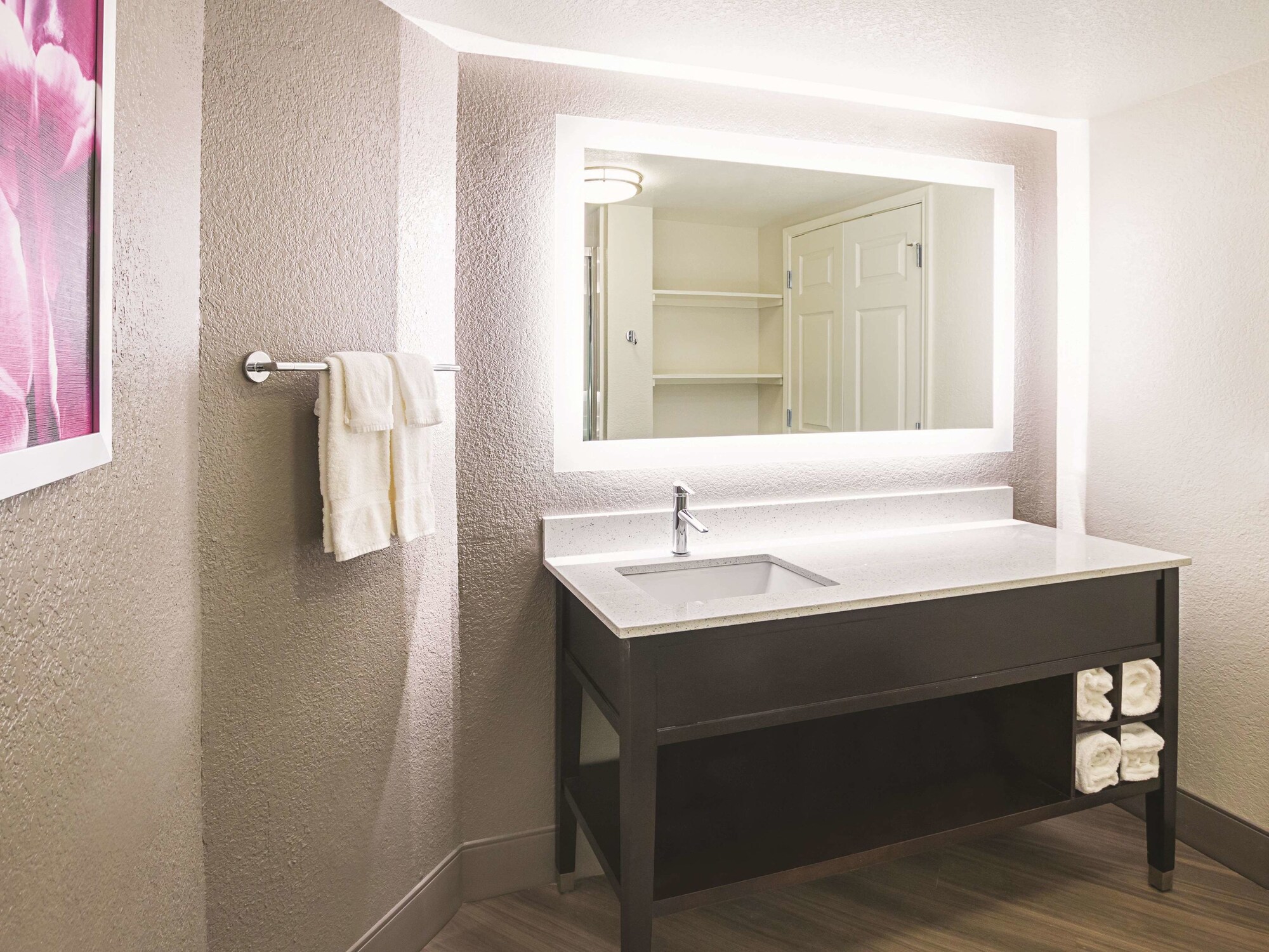 La Quinta Inn & Suites by Wyndham Fort Worth North