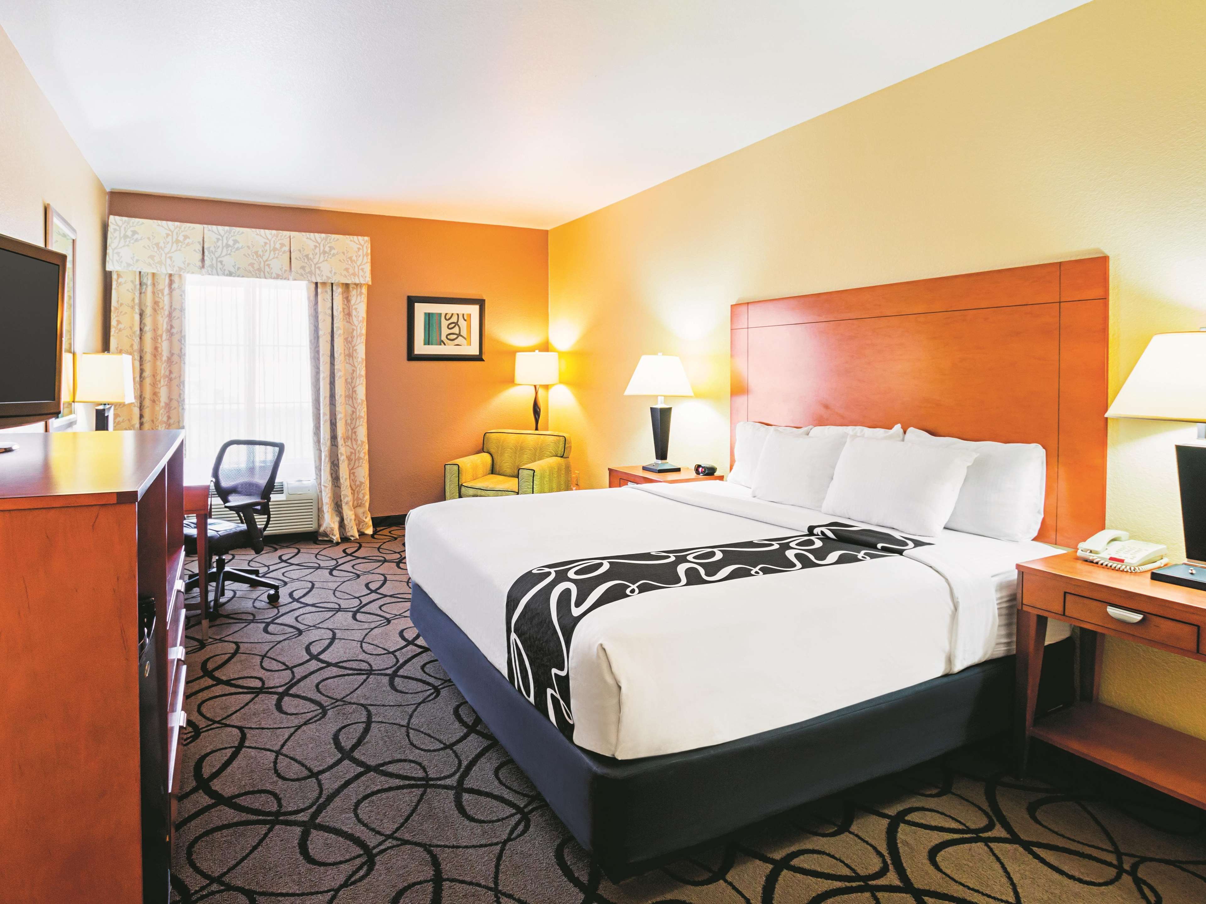 La Quinta Inn & Suites by Wyndham Ft. Worth - Forest Hill TX