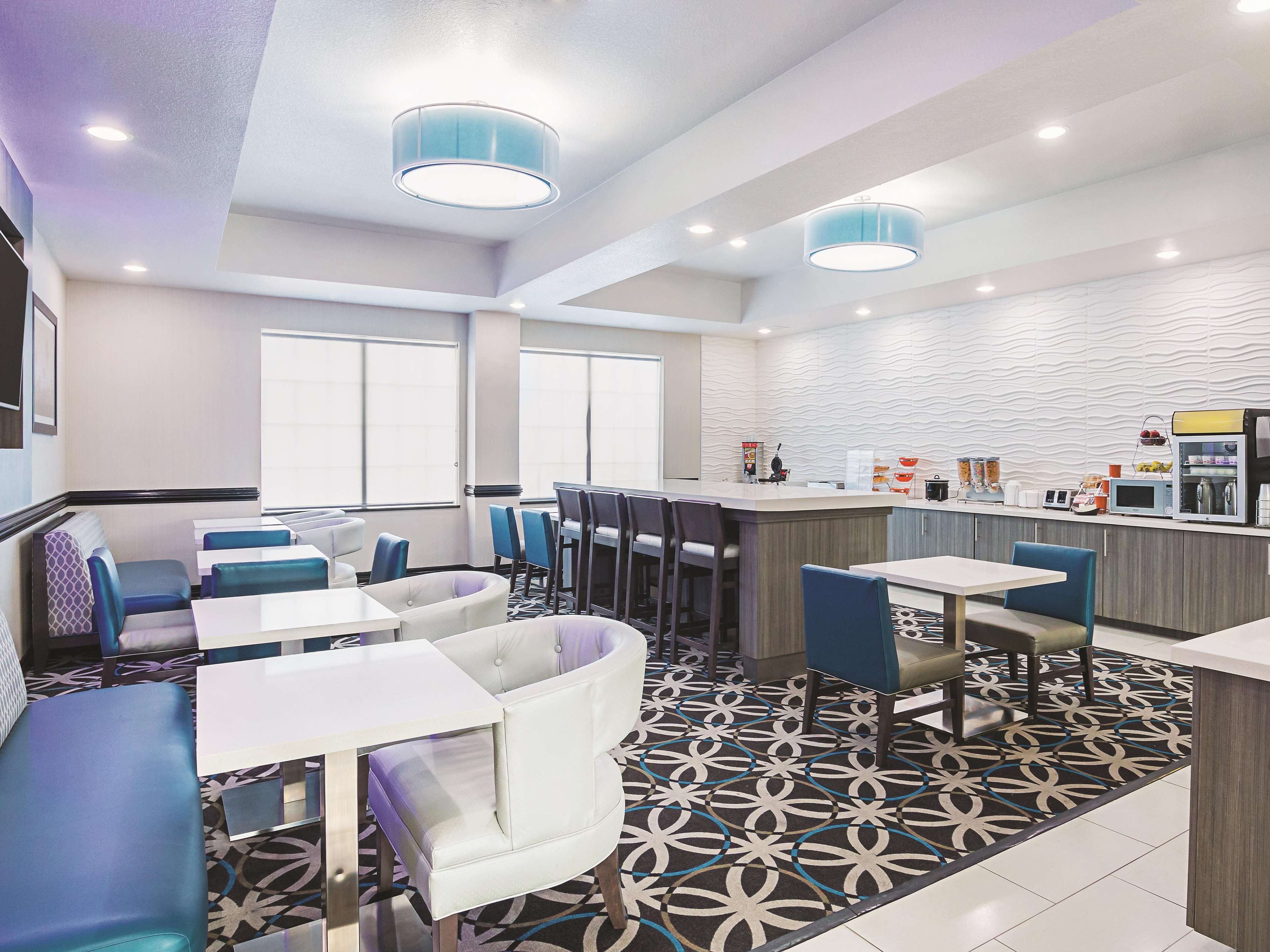 La Quinta Inn & Suites by Wyndham Ft. Worth - Forest Hill TX