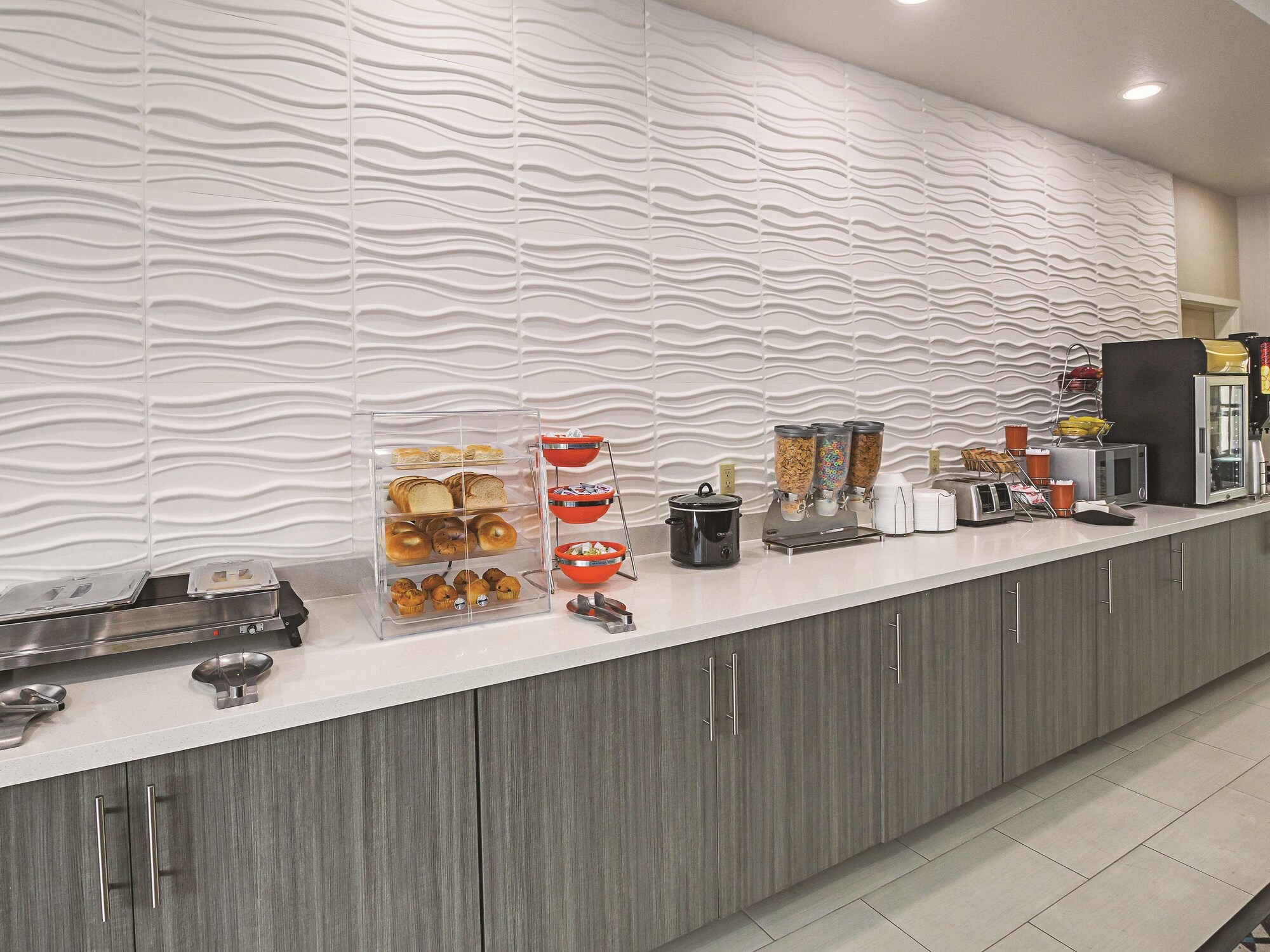 La Quinta Inn & Suites by Wyndham Ft. Worth - Forest Hill TX