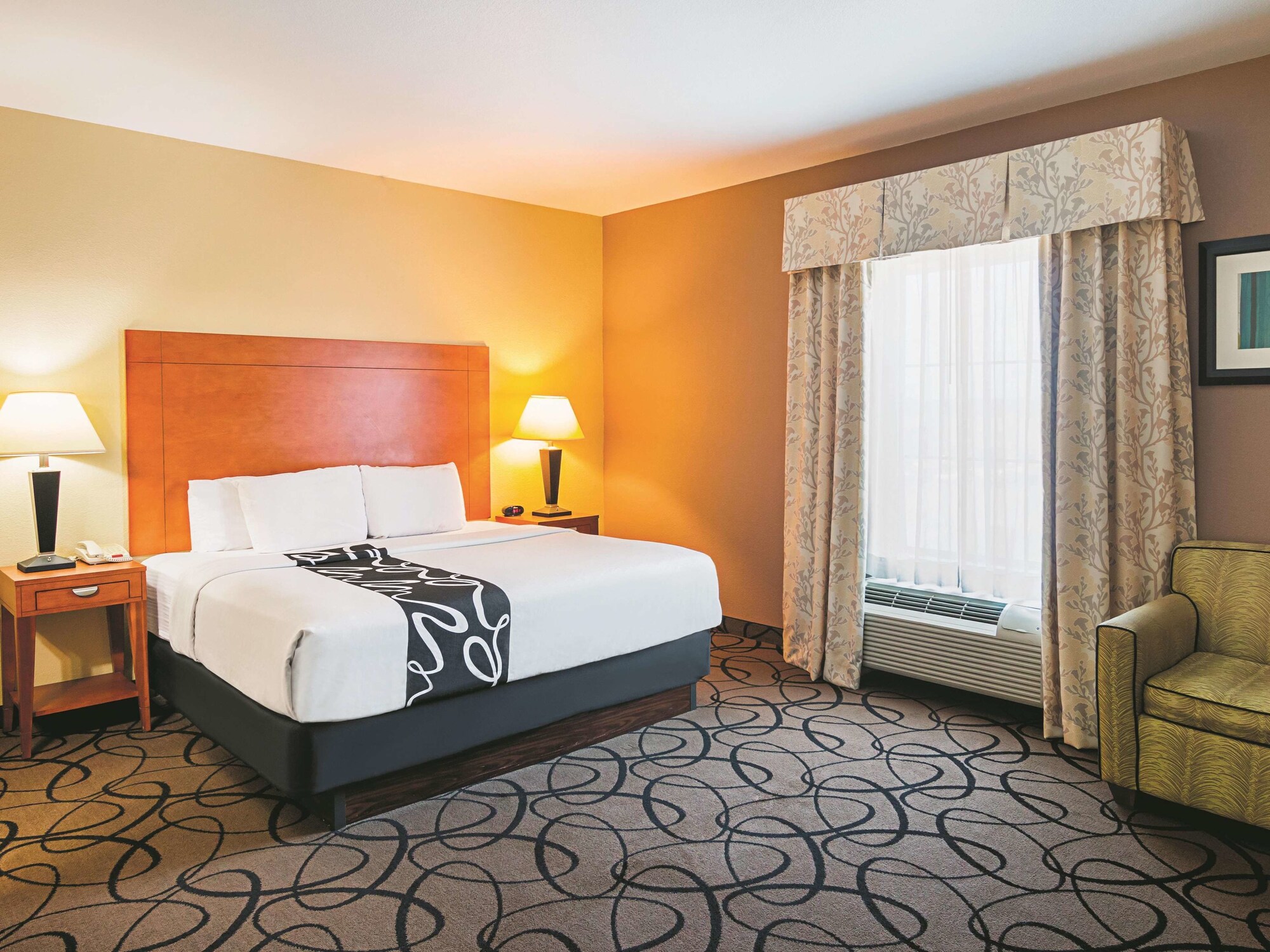 La Quinta Inn & Suites by Wyndham Ft. Worth - Forest Hill TX