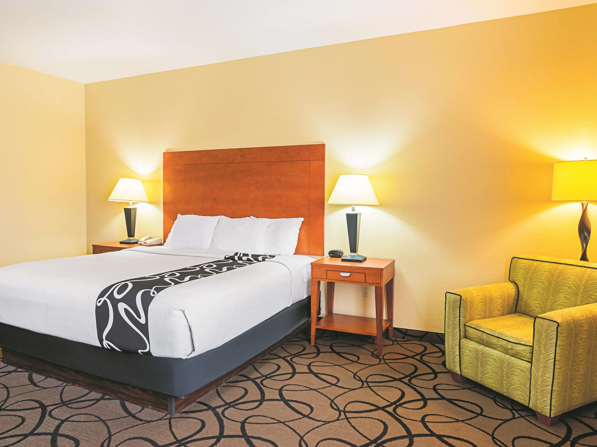 La Quinta Inn & Suites by Wyndham Ft. Worth - Forest Hill TX