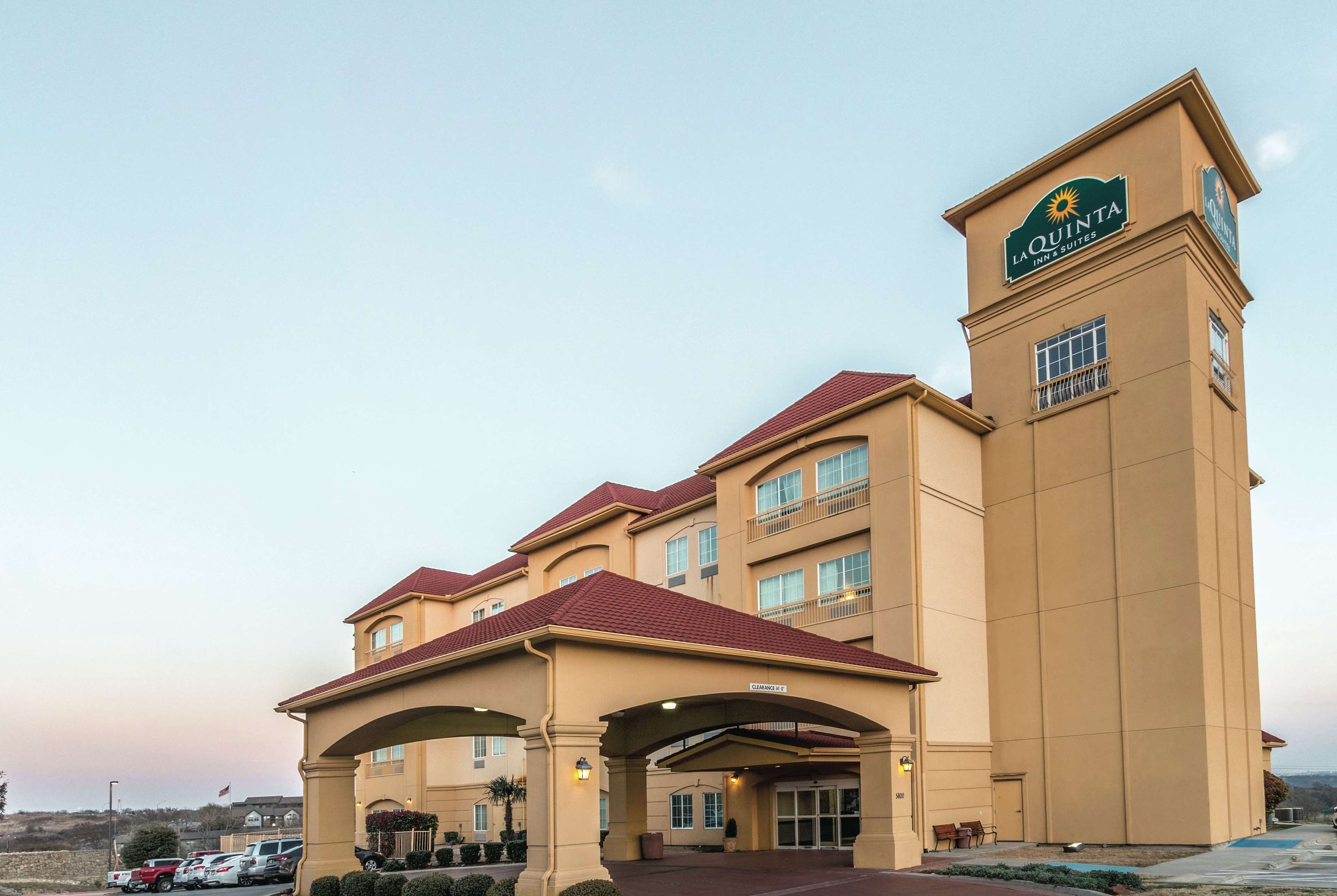 La Quinta Inn & Suites by Wyndham Fort Worth - Lake Worth
