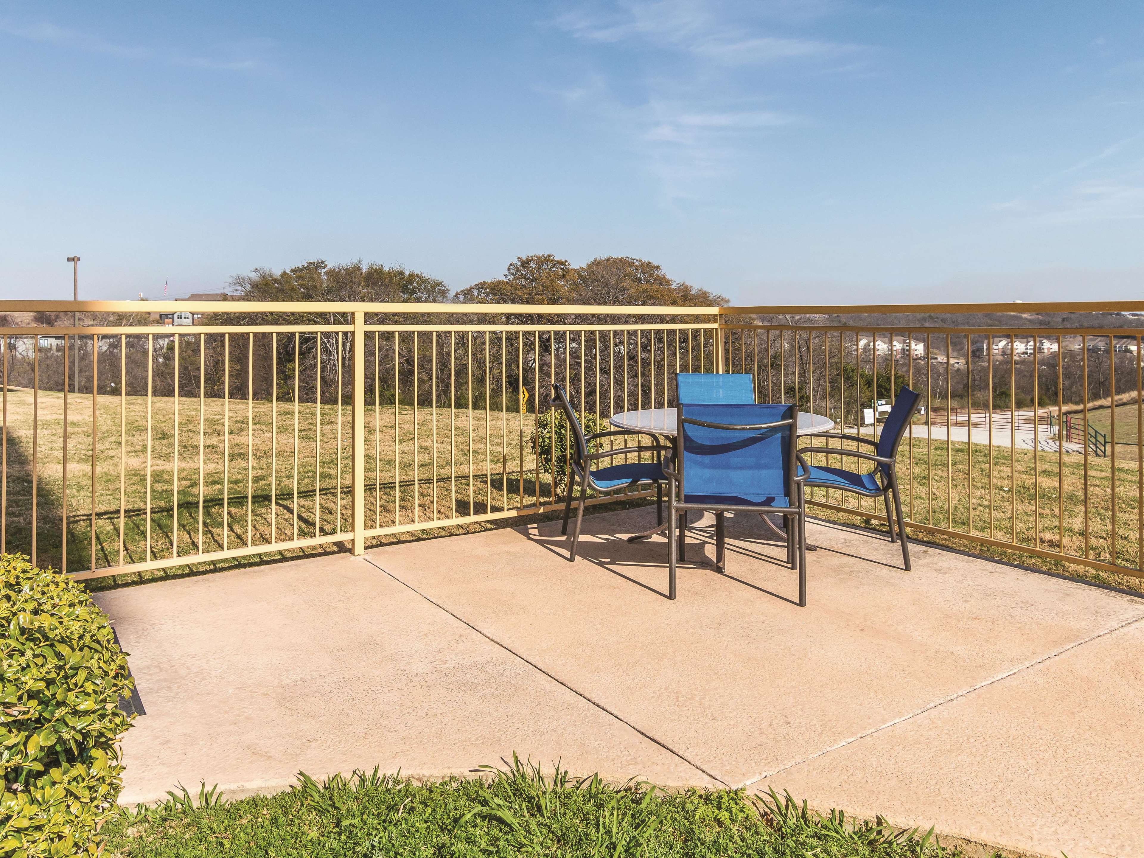 La Quinta Inn & Suites by Wyndham Fort Worth - Lake Worth