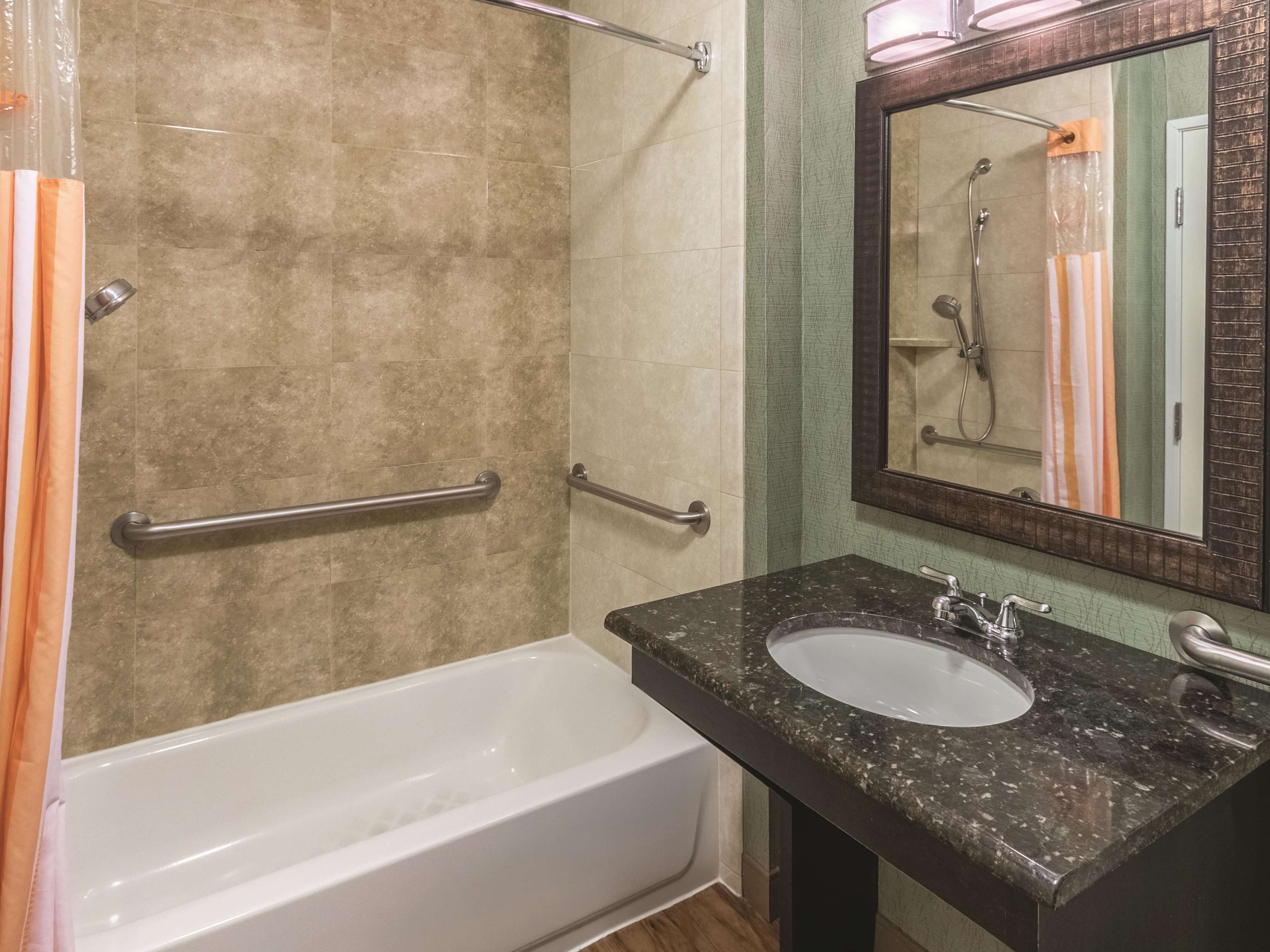 La Quinta Inn & Suites by Wyndham Fort Worth - Lake Worth