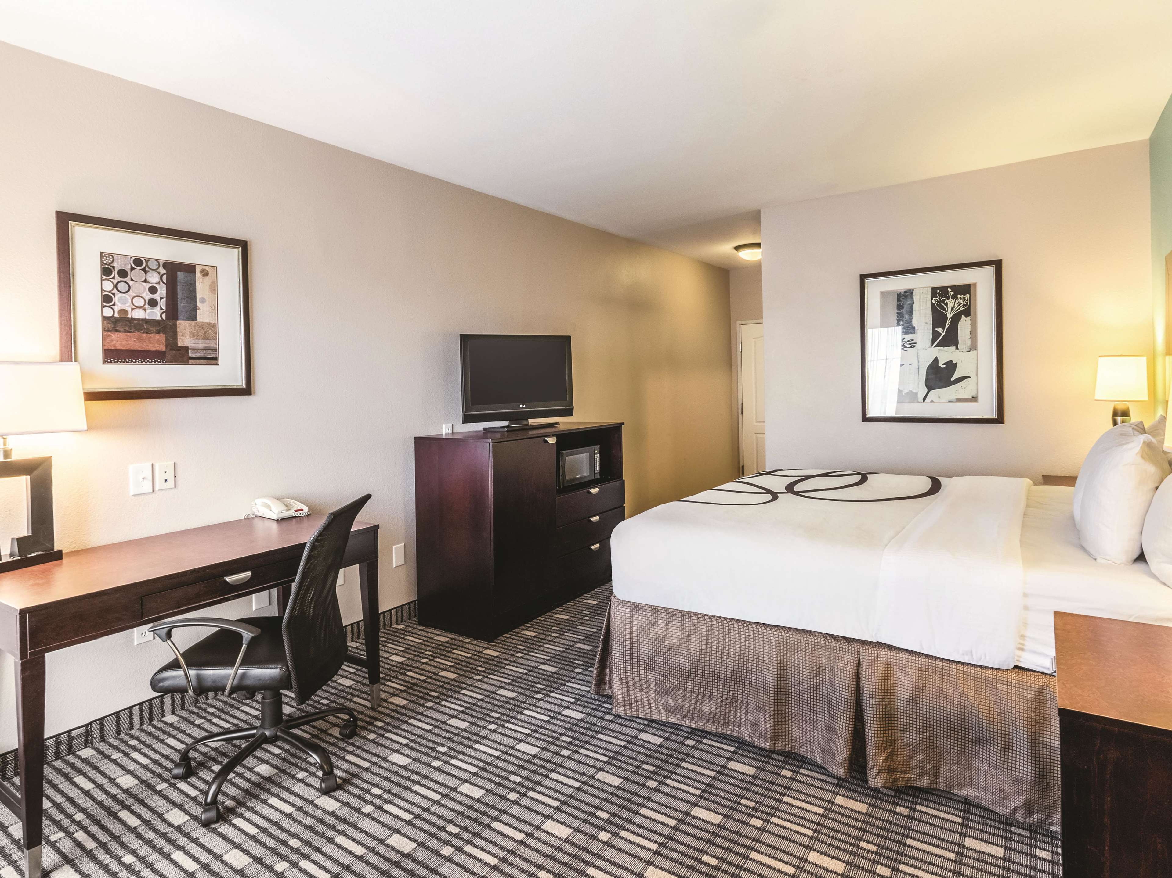 La Quinta Inn & Suites by Wyndham Fort Worth - Lake Worth