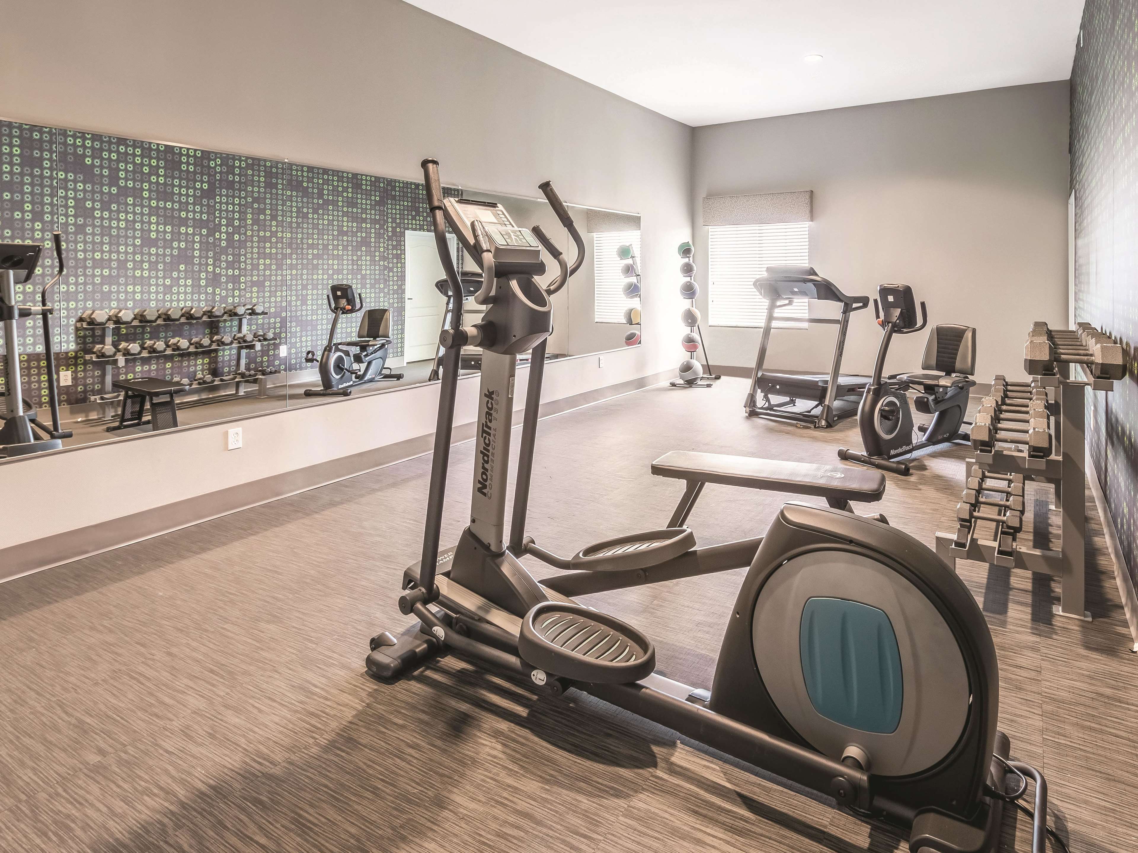 La Quinta Inn & Suites by Wyndham Fort Worth - Lake Worth