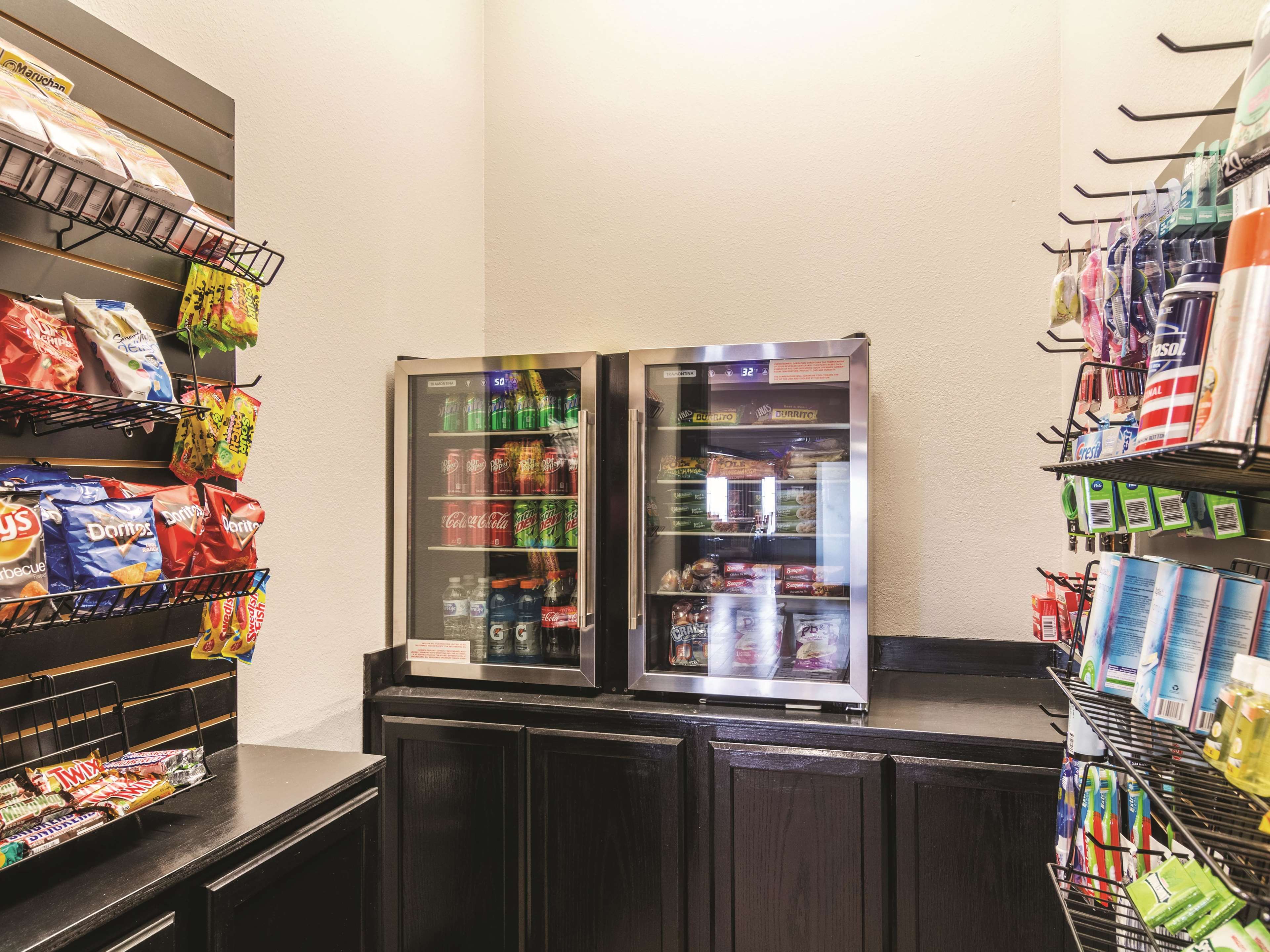 La Quinta Inn & Suites by Wyndham Fort Worth - Lake Worth