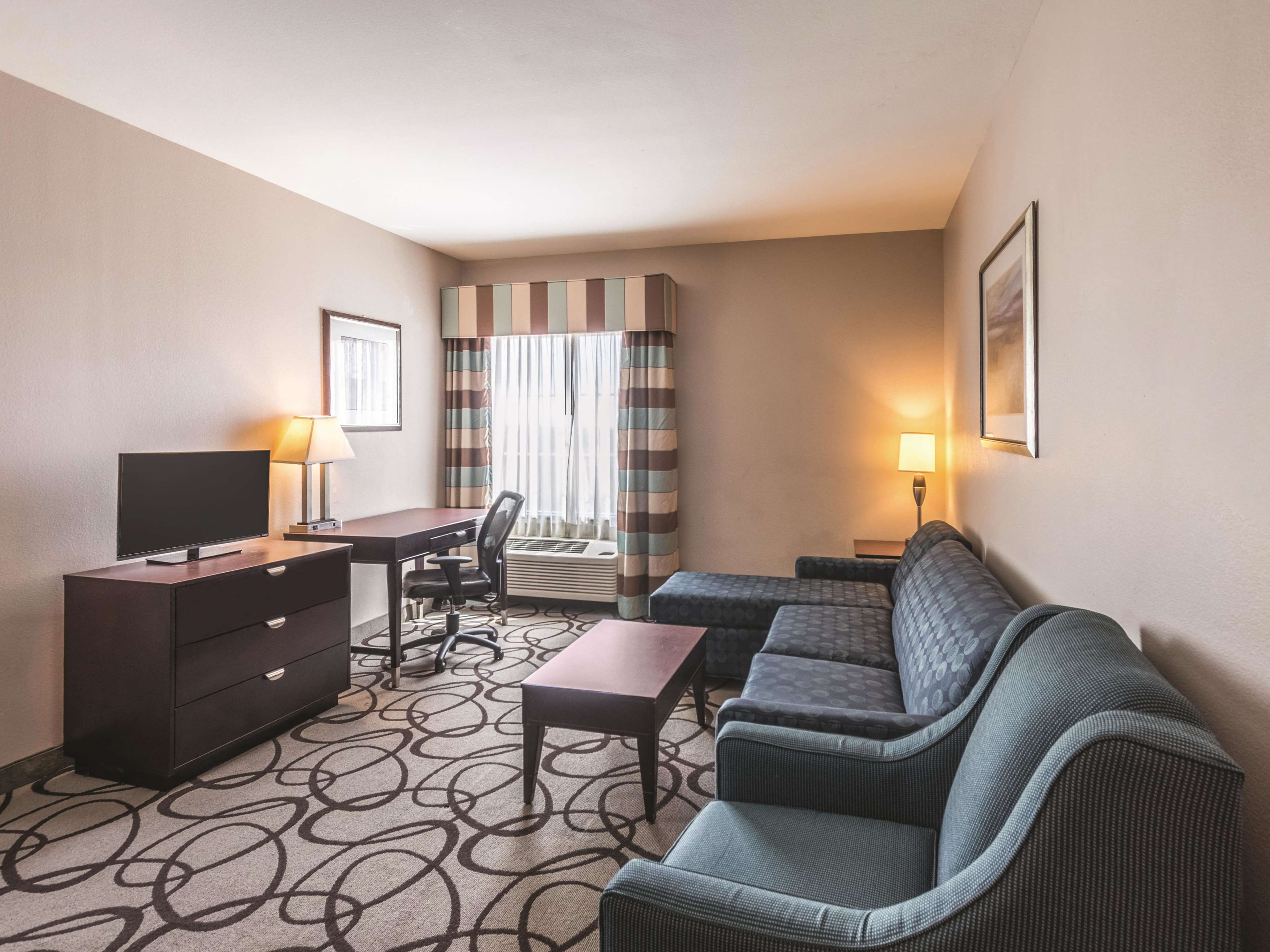 La Quinta Inn & Suites by Wyndham Fort Worth - Lake Worth
