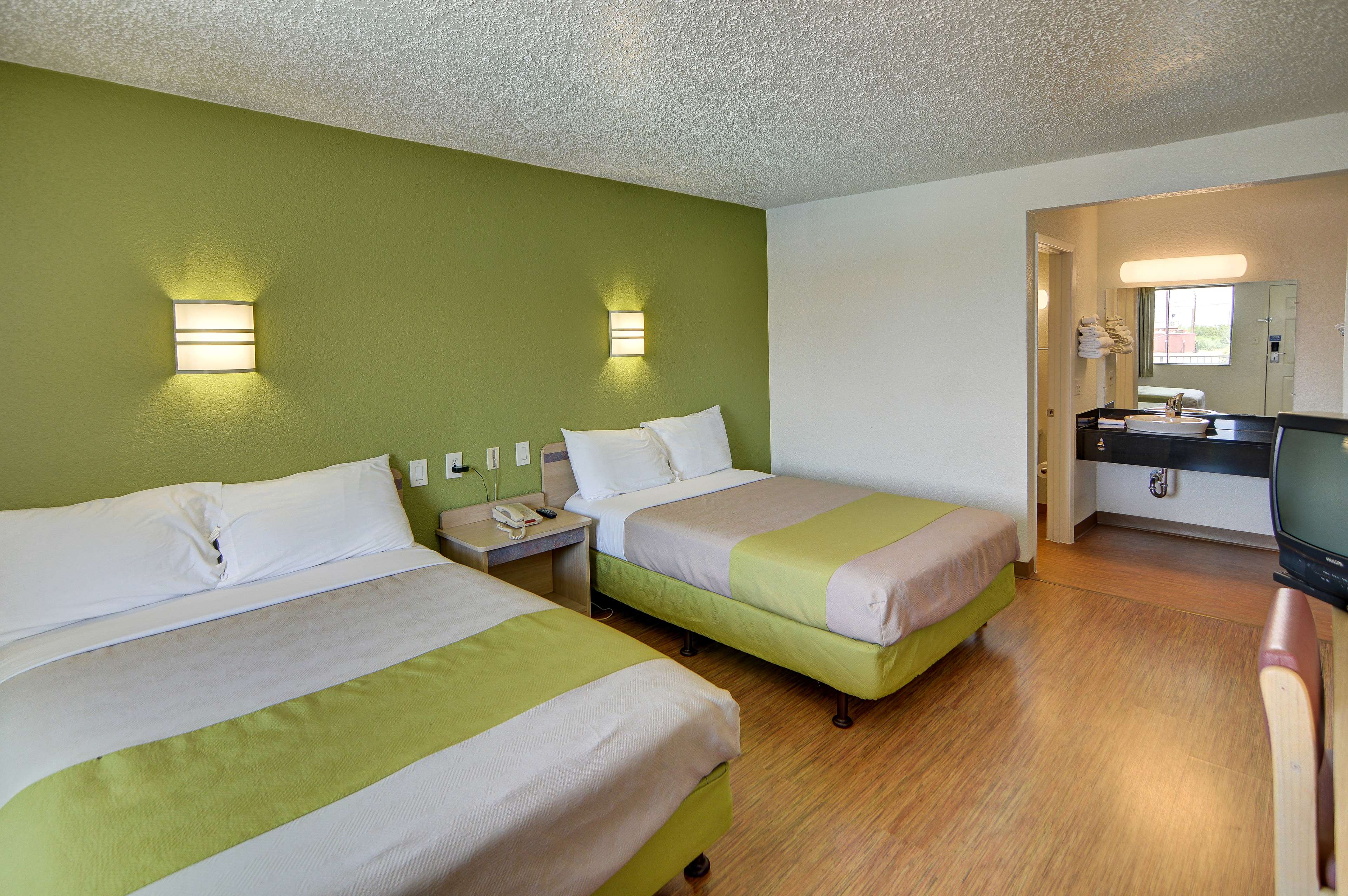 Motel 6 Fort Worth, TX - East