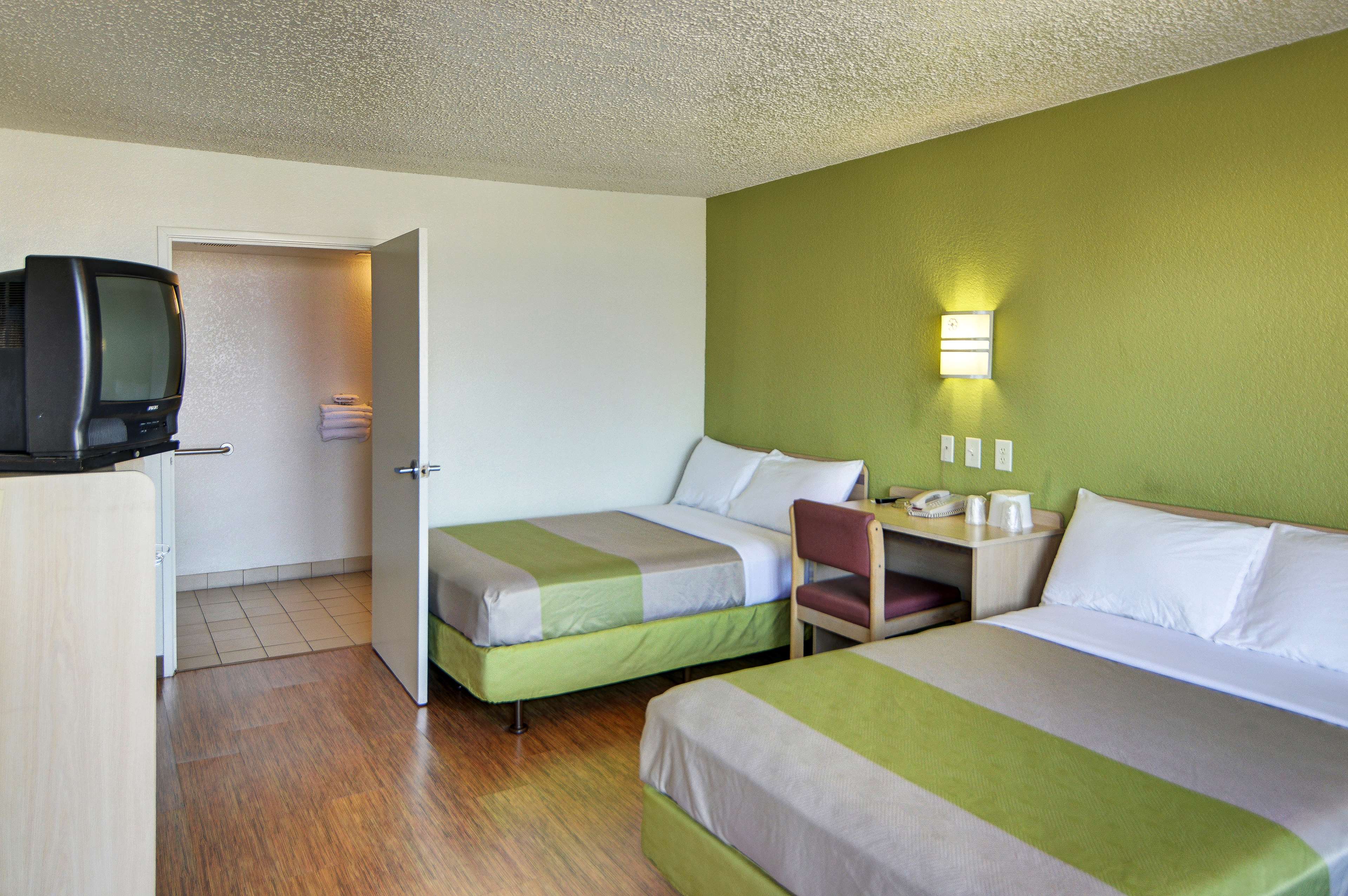 Motel 6 Fort Worth, TX - East