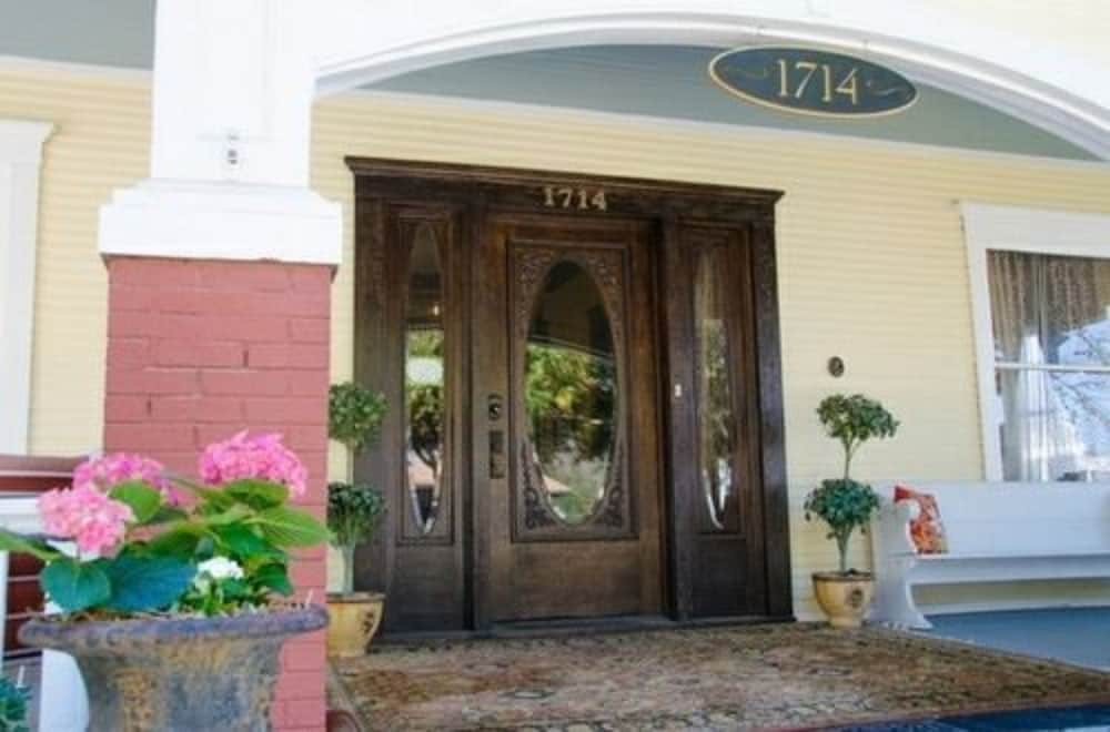 Rosen House Inn