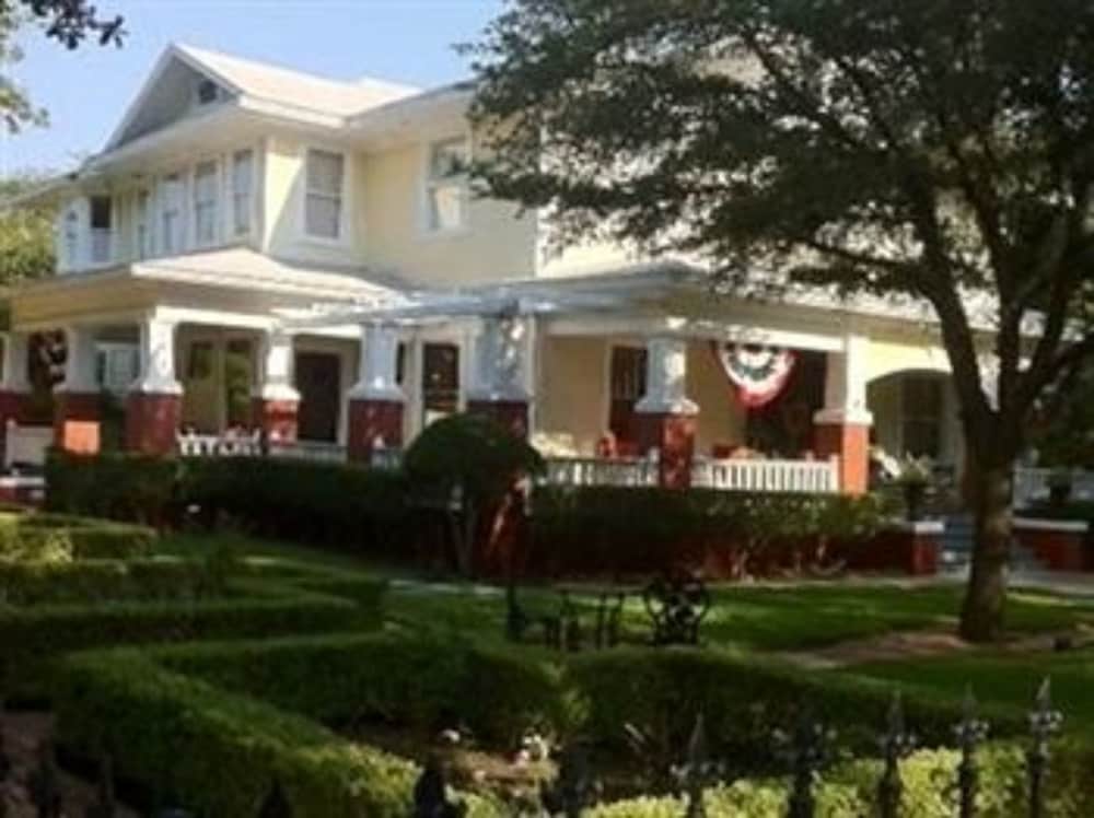 Rosen House Inn
