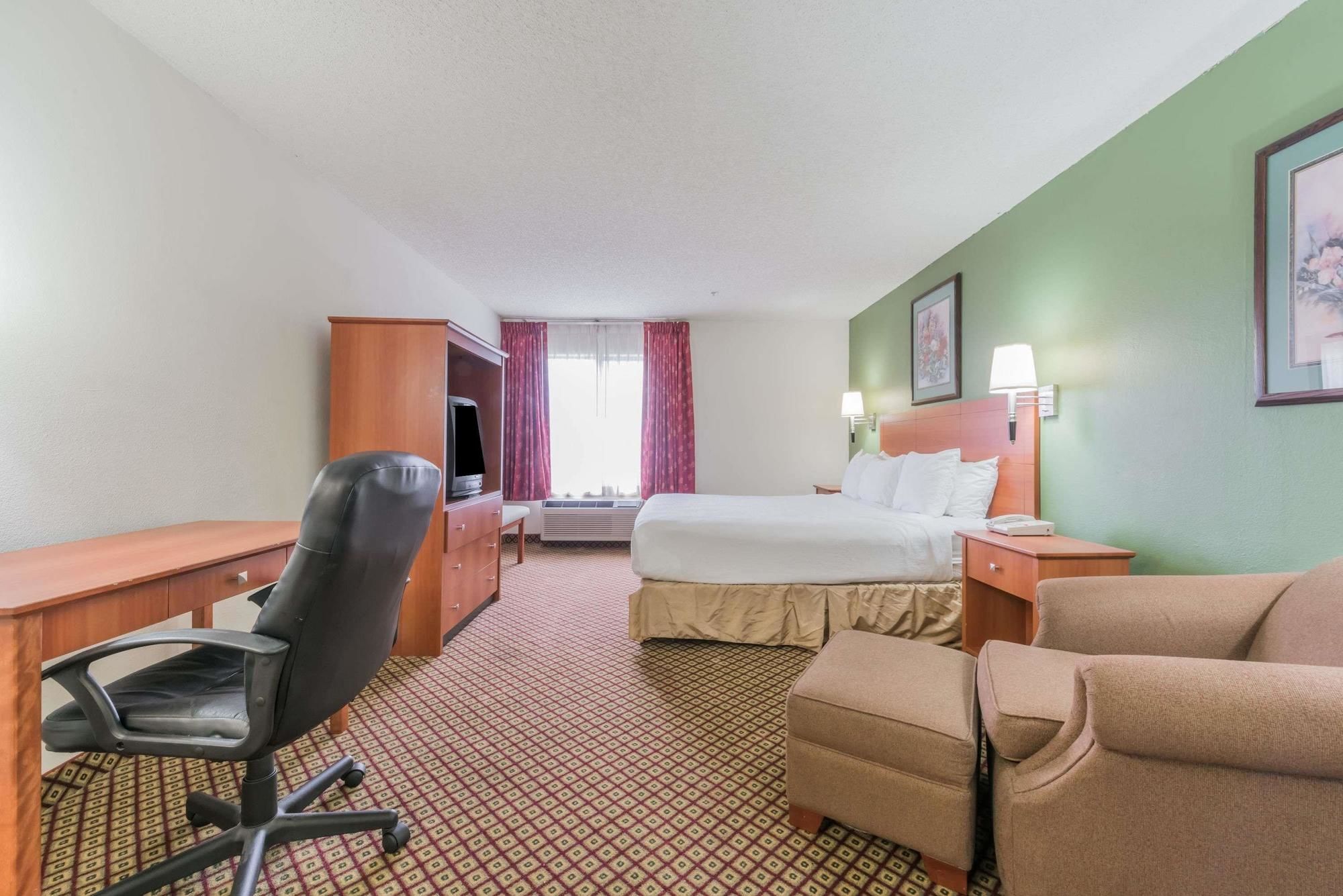Super 8 by Wyndham Fort Worth South