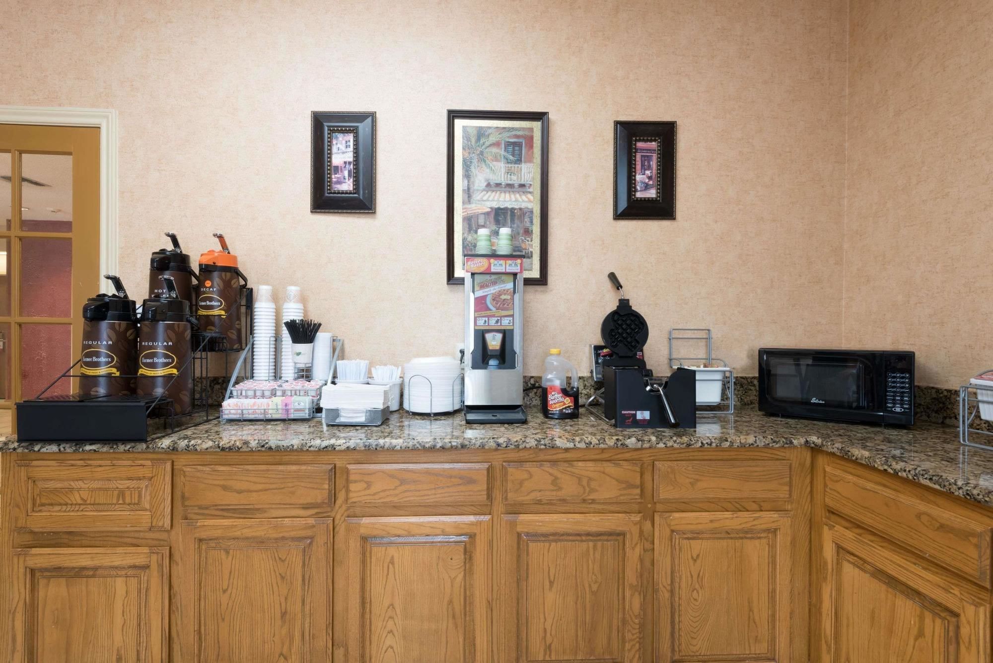 Super 8 by Wyndham Fort Worth South