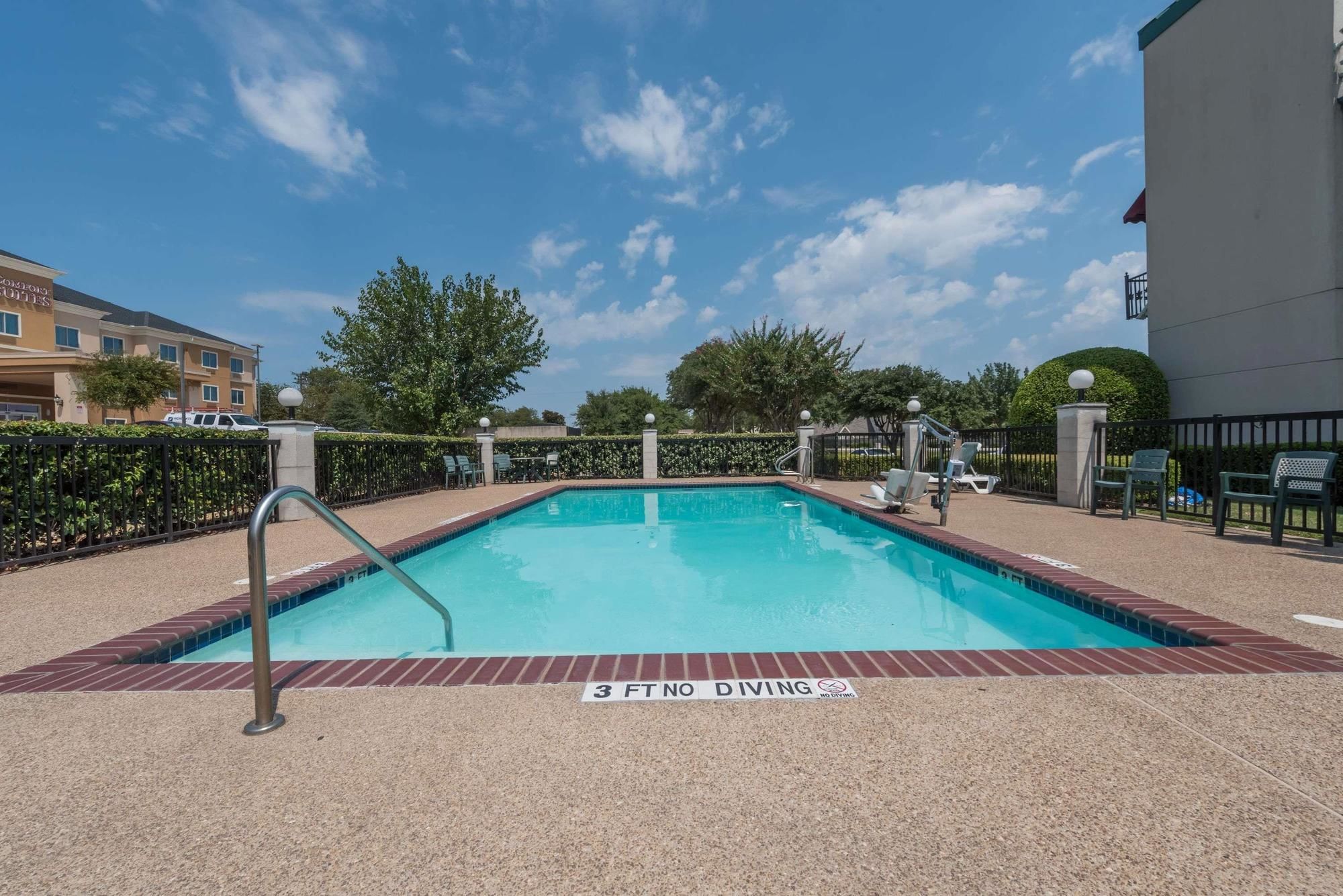 Super 8 by Wyndham Fort Worth South