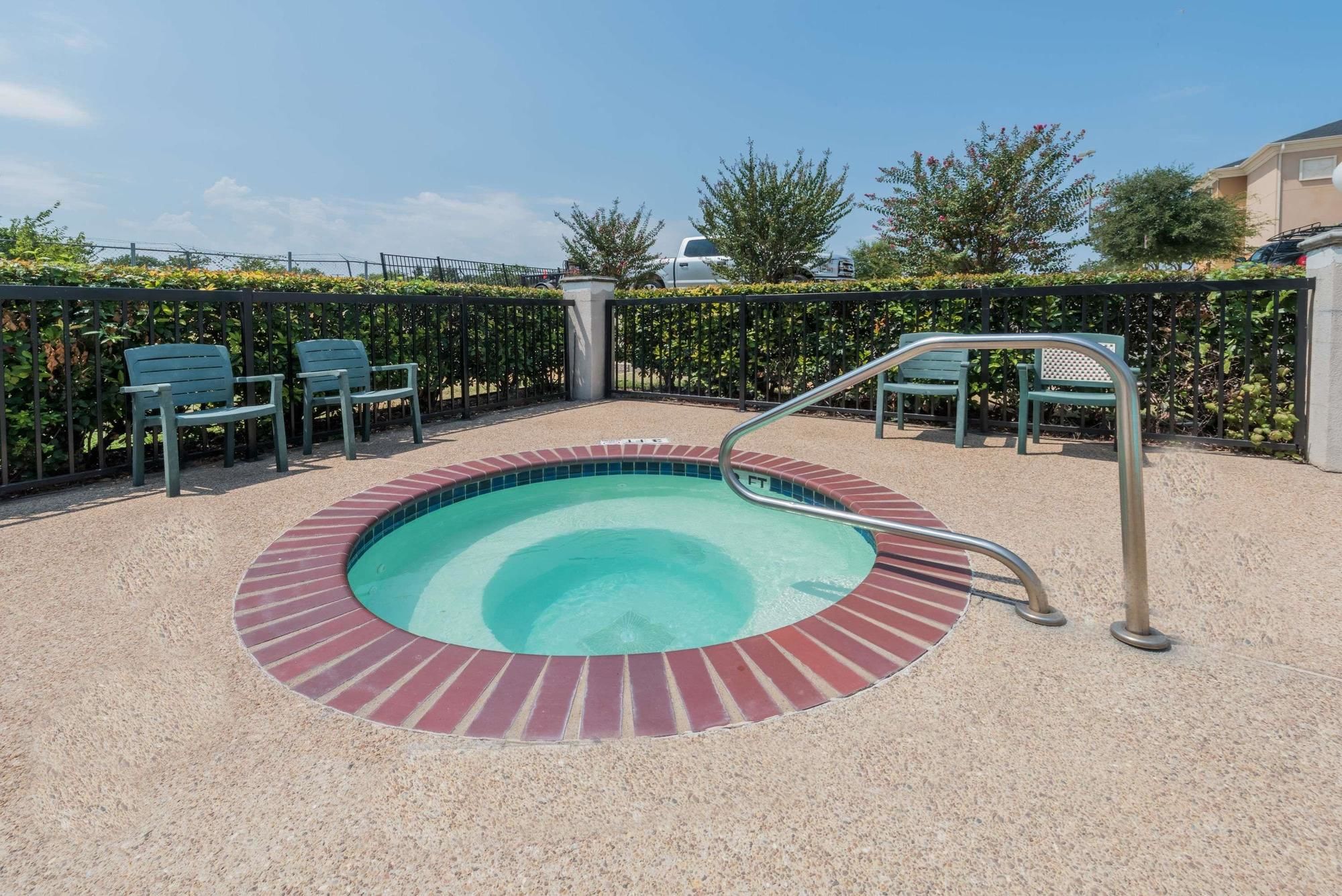 Super 8 by Wyndham Fort Worth South