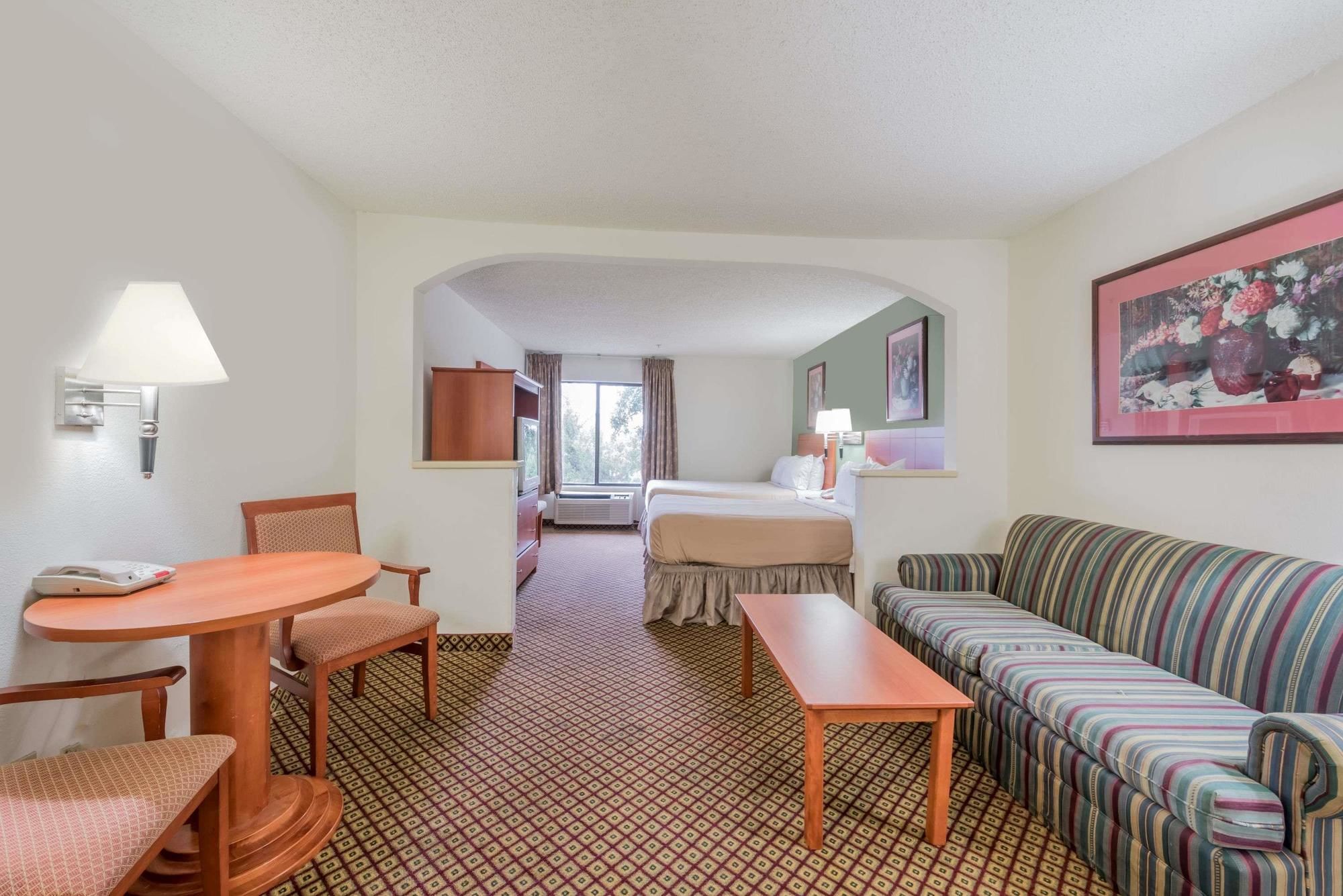 Super 8 by Wyndham Fort Worth South