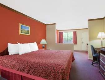 Days Inn by Wyndham Suites Fredericksburg