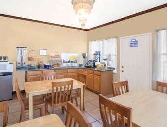 Days Inn by Wyndham Suites Fredericksburg