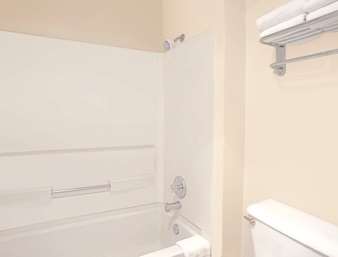 Days Inn by Wyndham Suites Fredericksburg