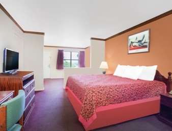 Days Inn by Wyndham Suites Fredericksburg
