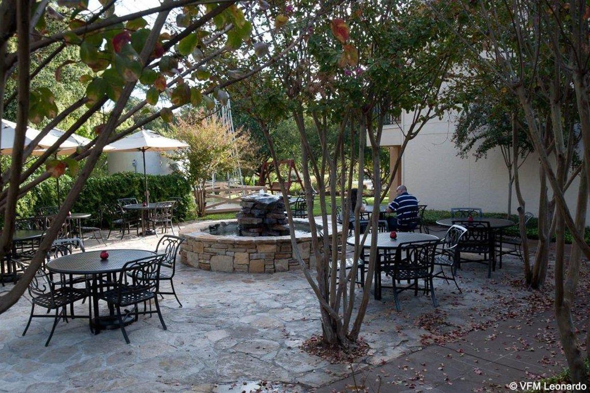 Fredericksburg Inn & Suites
