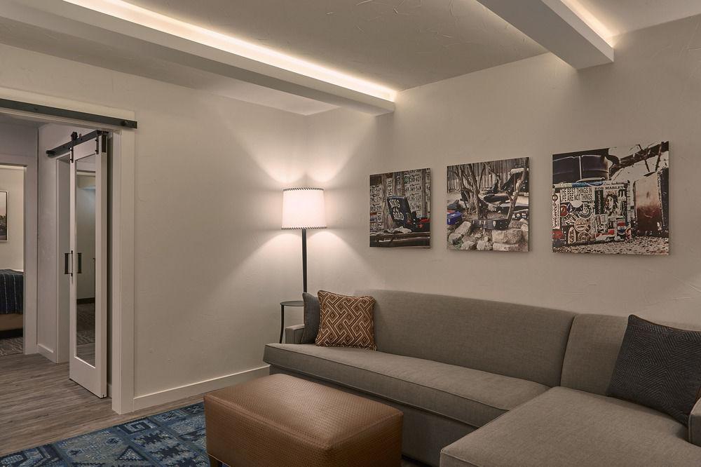 Fredericksburg Inn & Suites