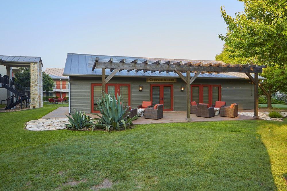 Fredericksburg Inn & Suites