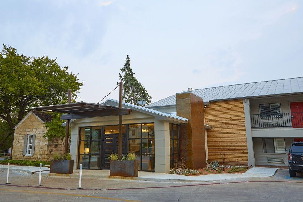 Fredericksburg Inn & Suites