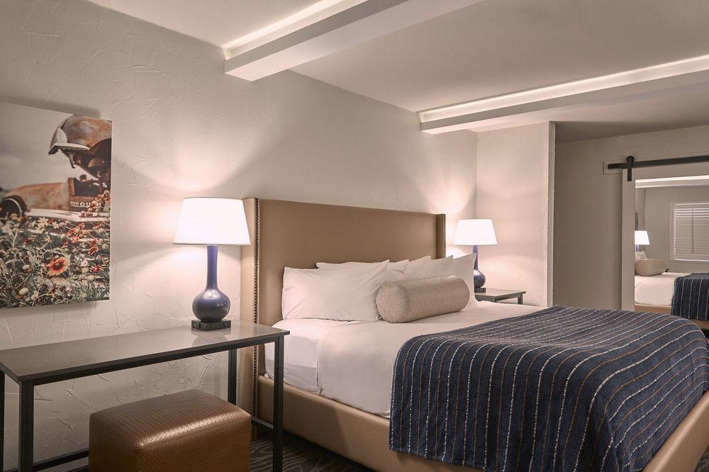 Fredericksburg Inn & Suites
