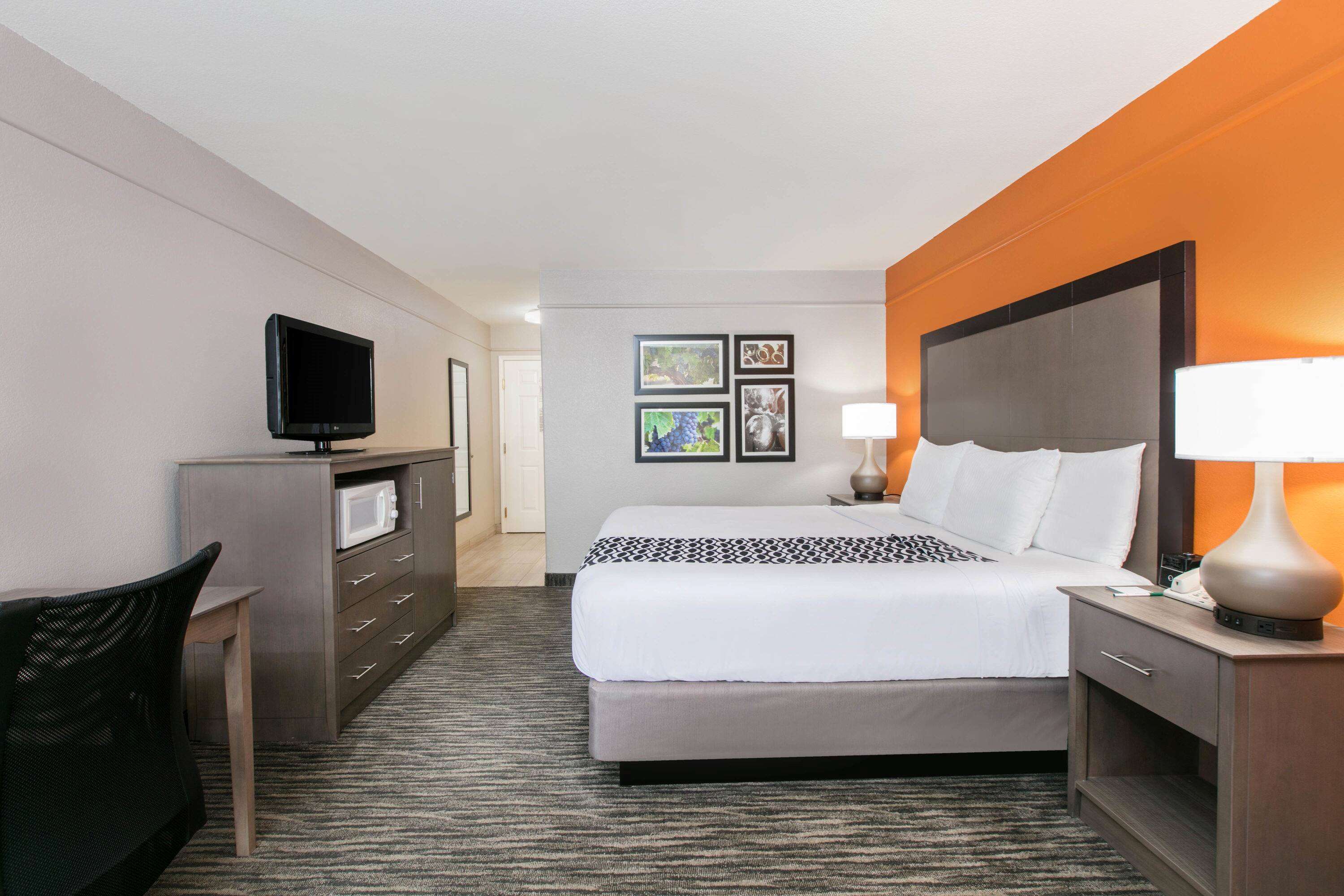 La Quinta Inn & Suites by Wyndham Fredericksburg
