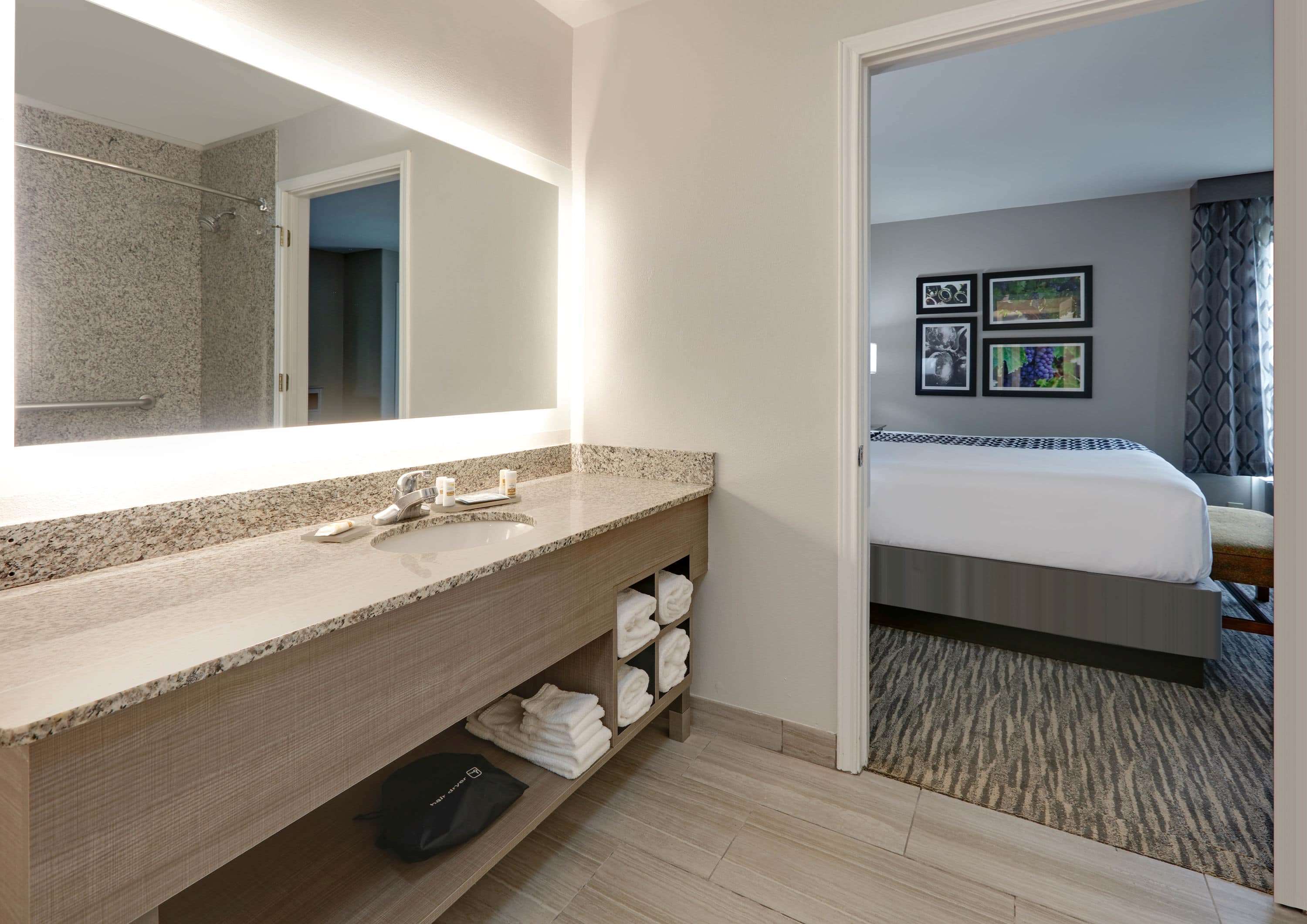 La Quinta Inn & Suites by Wyndham Fredericksburg