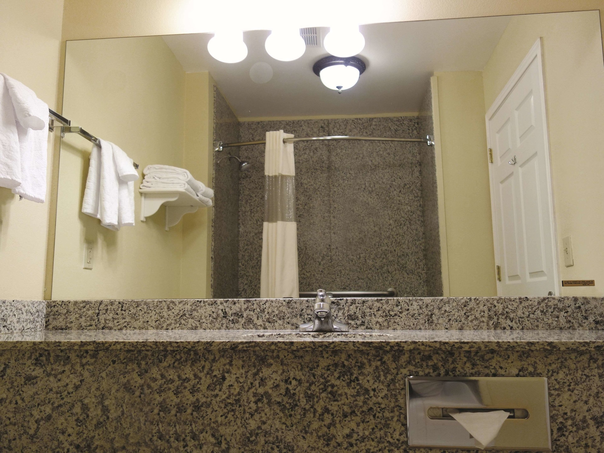 La Quinta Inn & Suites by Wyndham Fredericksburg
