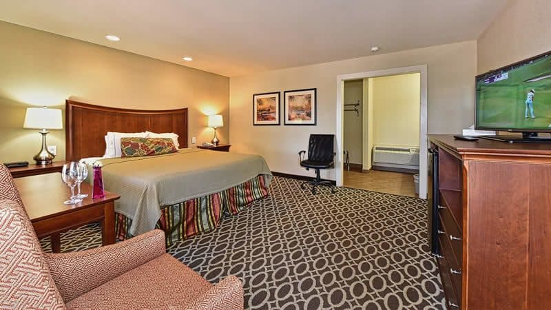 Sunday House Inn and Suites