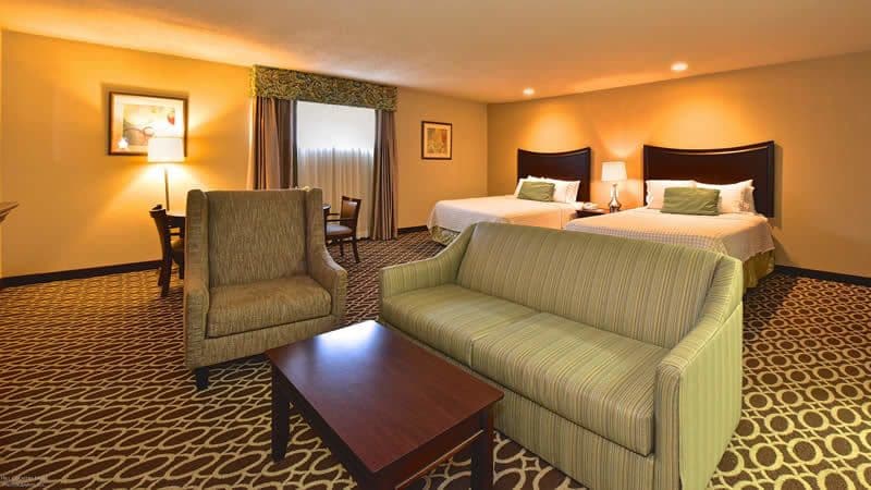 Sunday House Inn and Suites