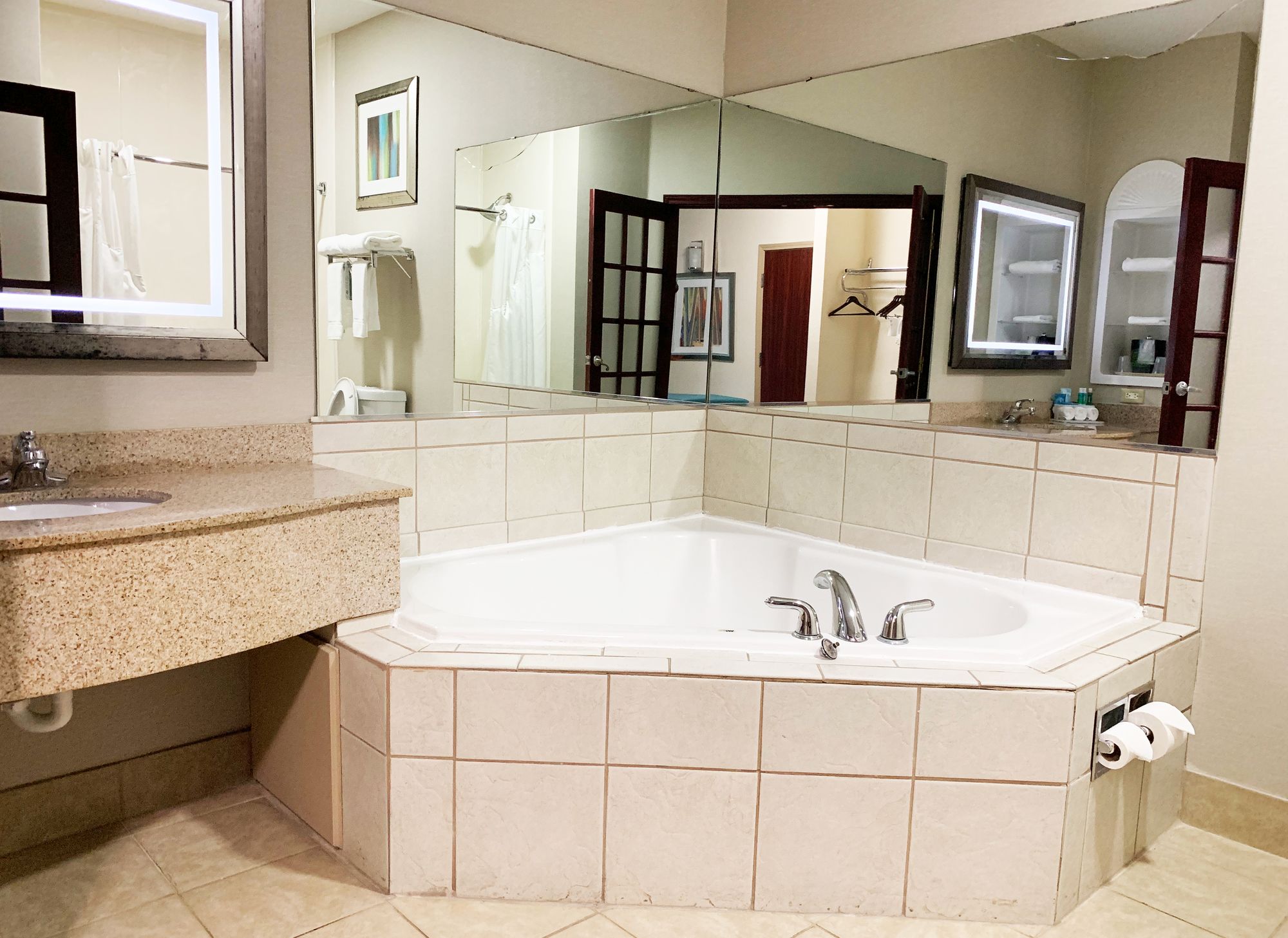 Holiday Inn Express & Suites Gainesville