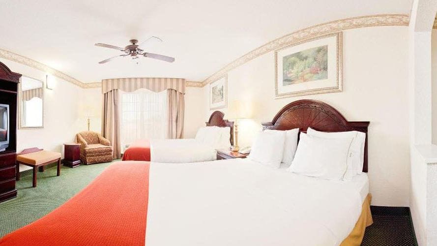 Holiday Inn Express & Suites Gainesville