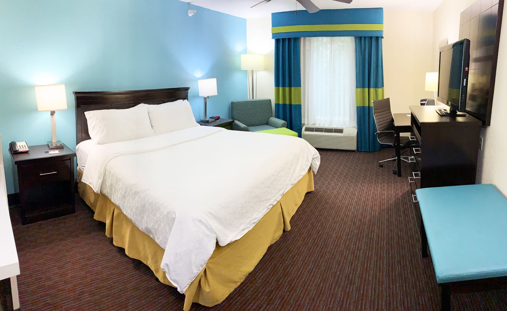 Holiday Inn Express & Suites Gainesville